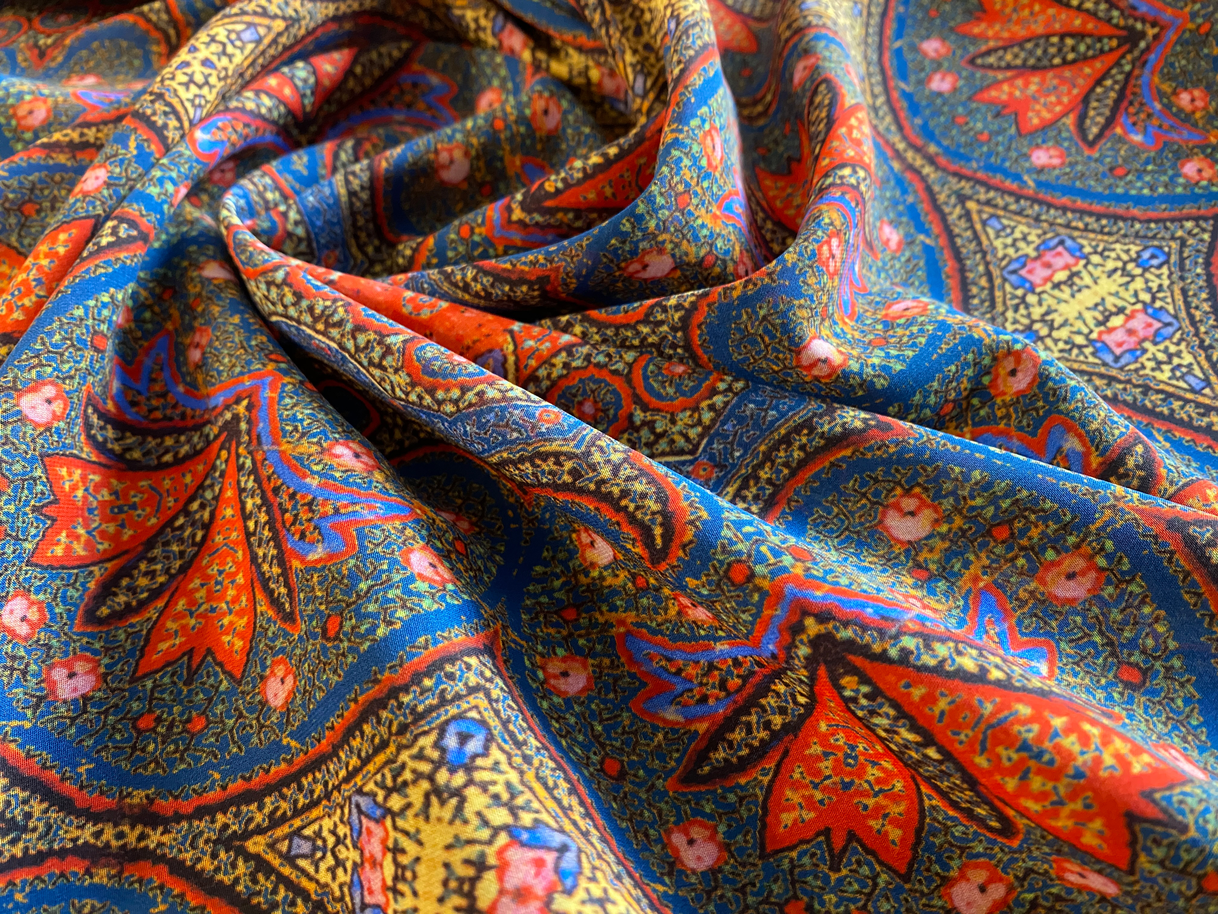 elastischer Crepe mit Orientmuster