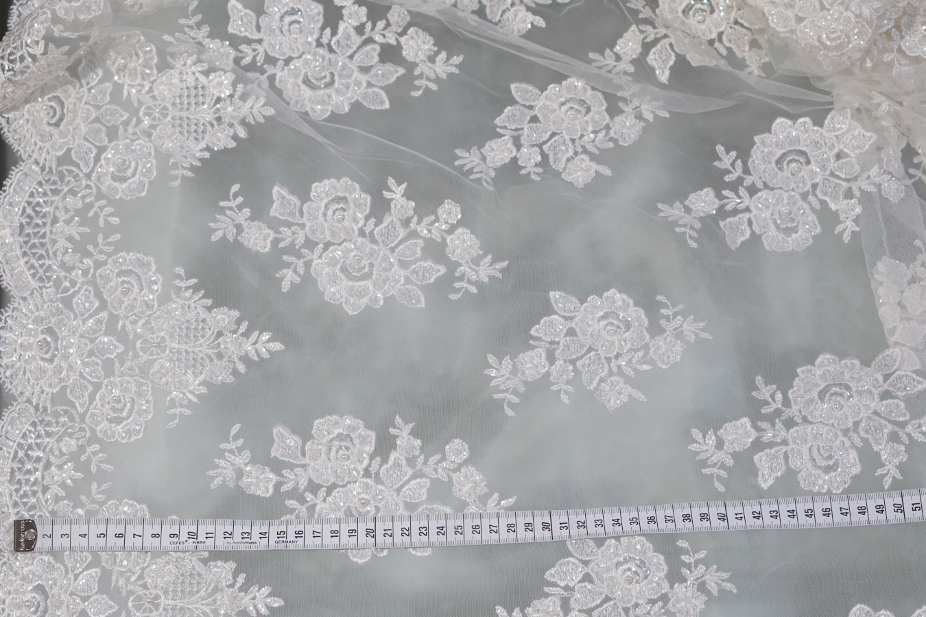 Bestickte Spitze - ecru