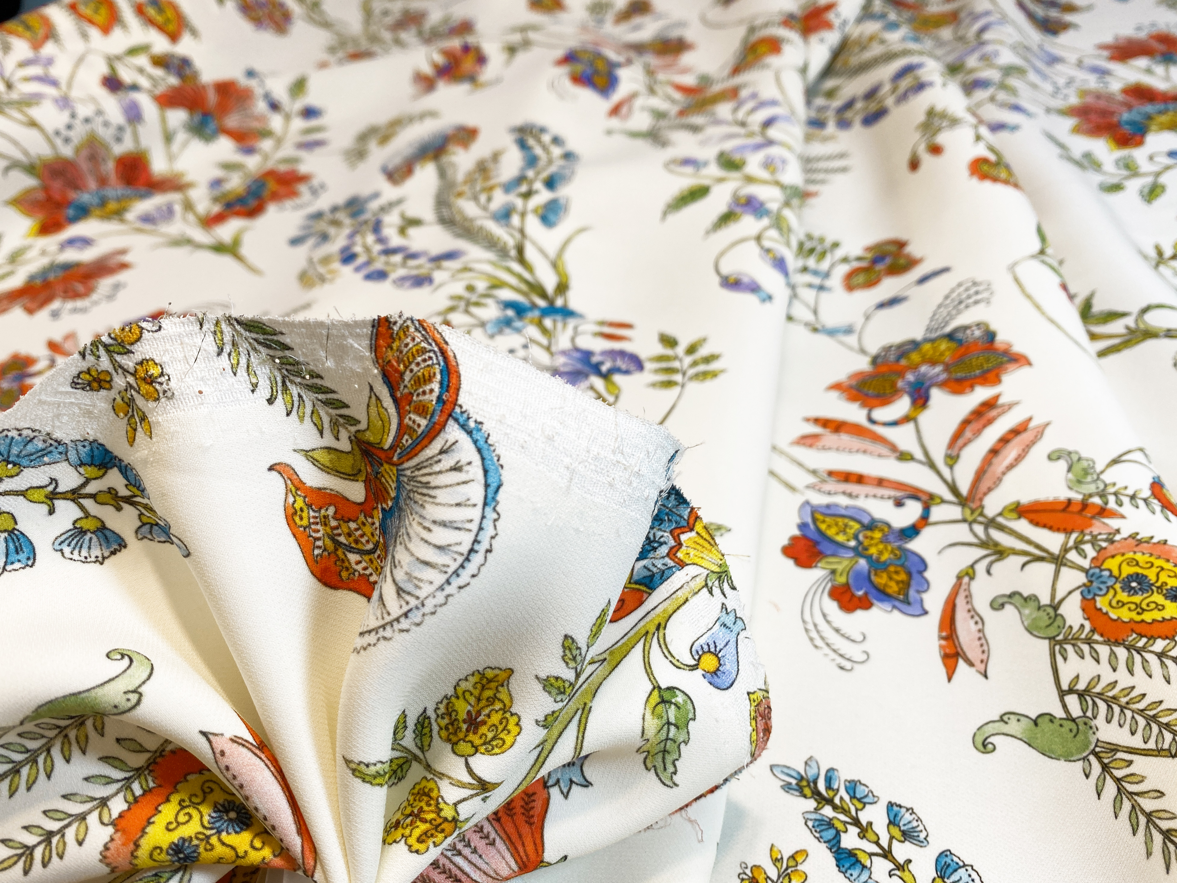 Kleiderware Fanatsieblumen auf ecru