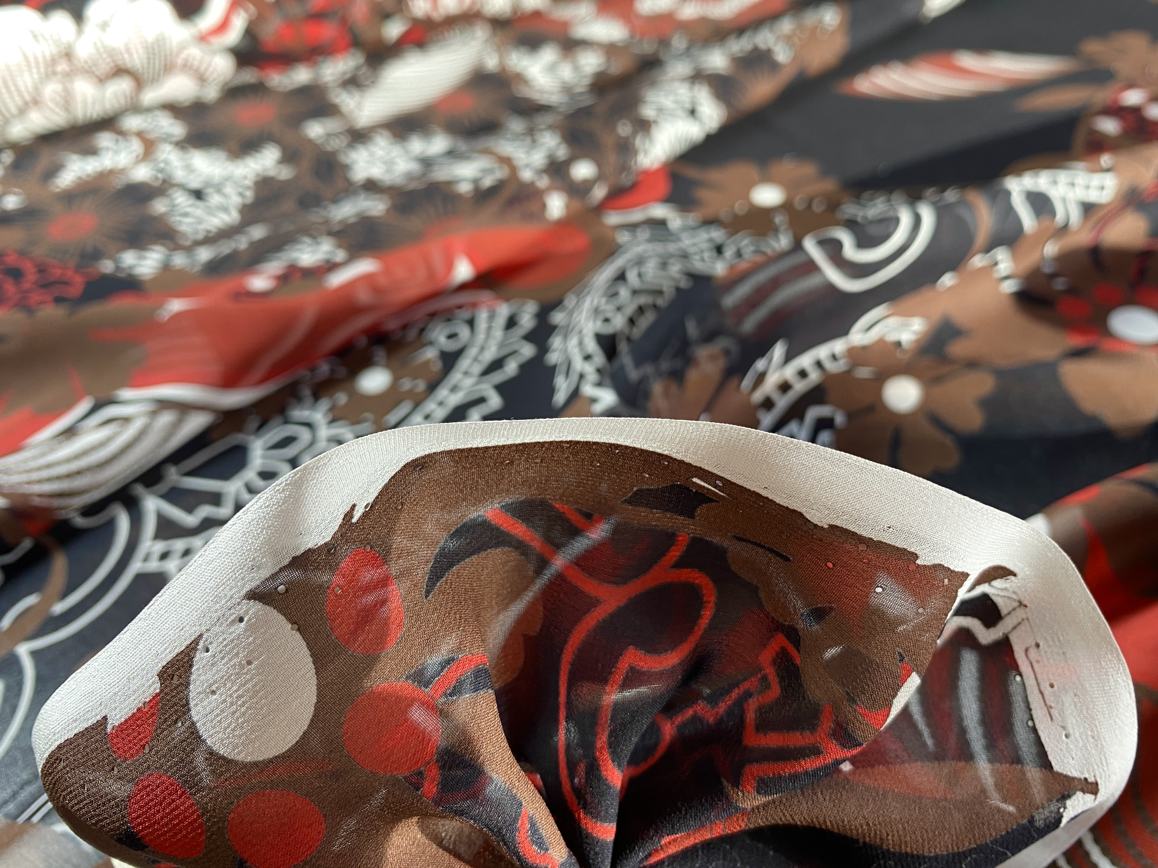 Chiffon - bunt auf schwarz