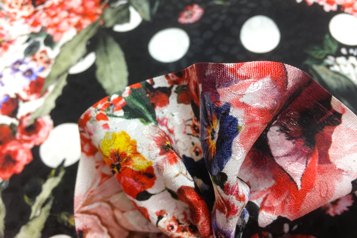 Seidenjacquard - Blumenbouquets