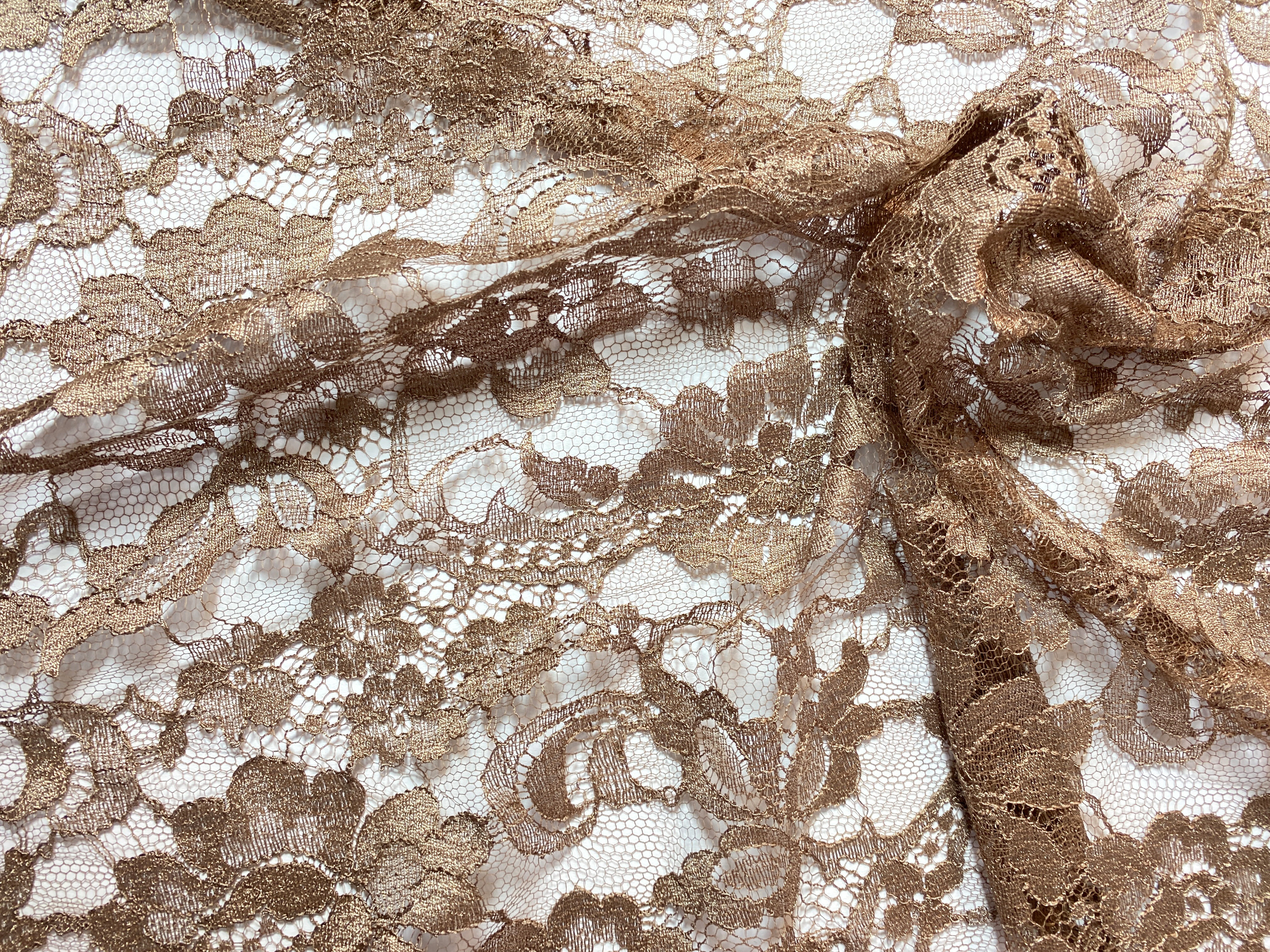 feine Tüllspitze braun