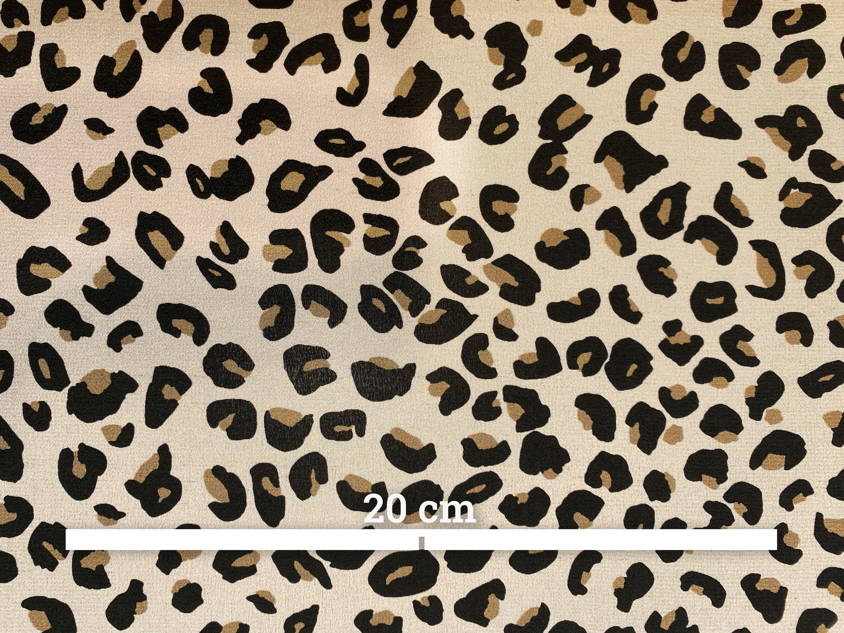 feiner Crepe Tierfelldruck auf creme