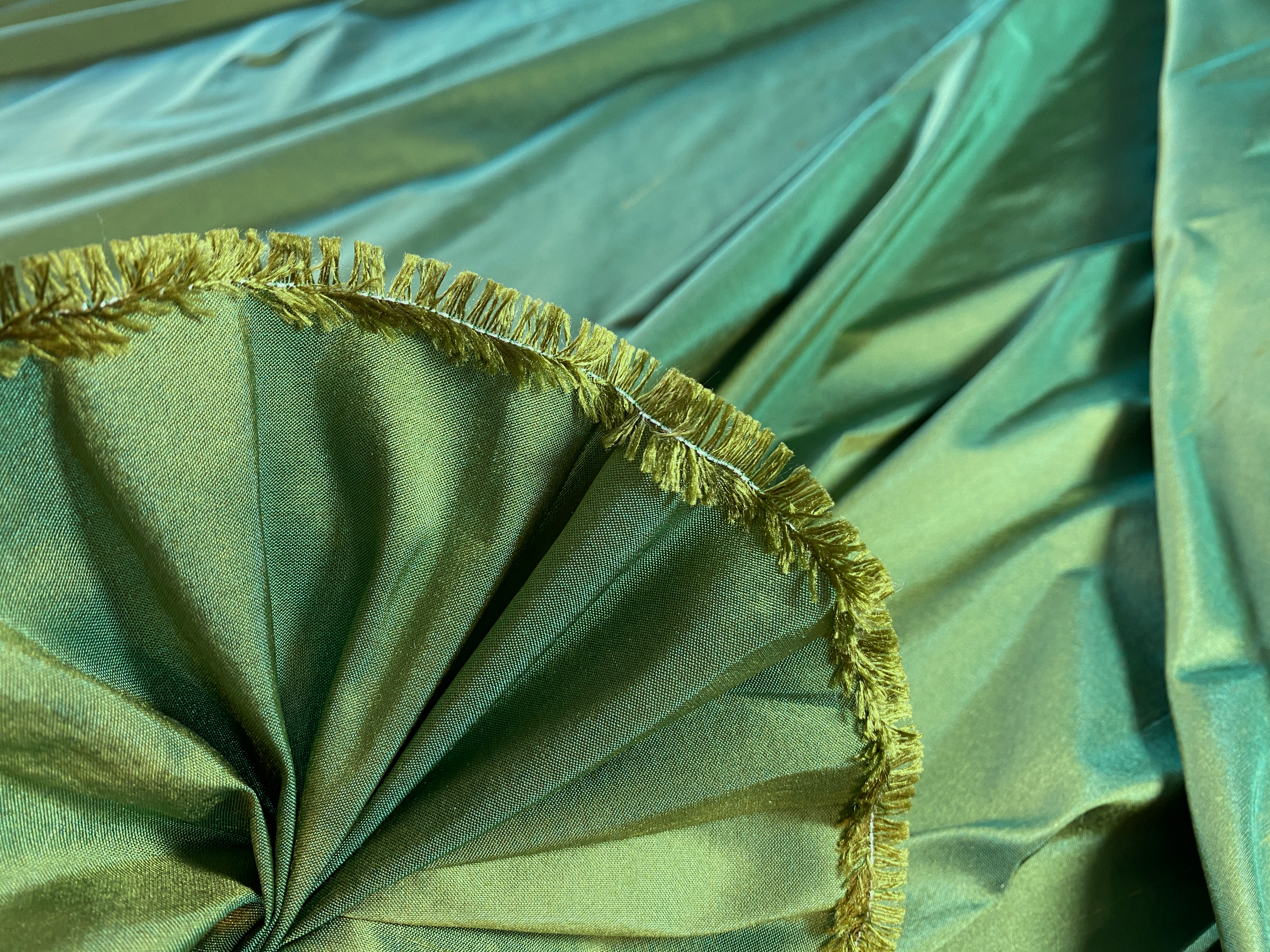 Dupion grün changierend