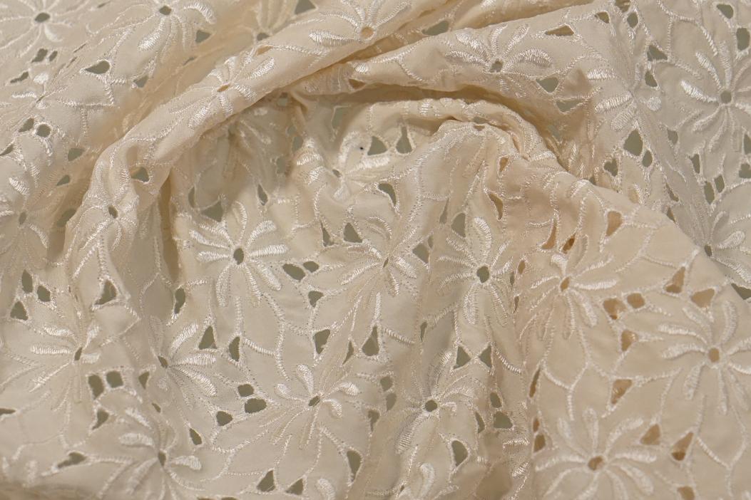 Madeirastickerei - elfenbein