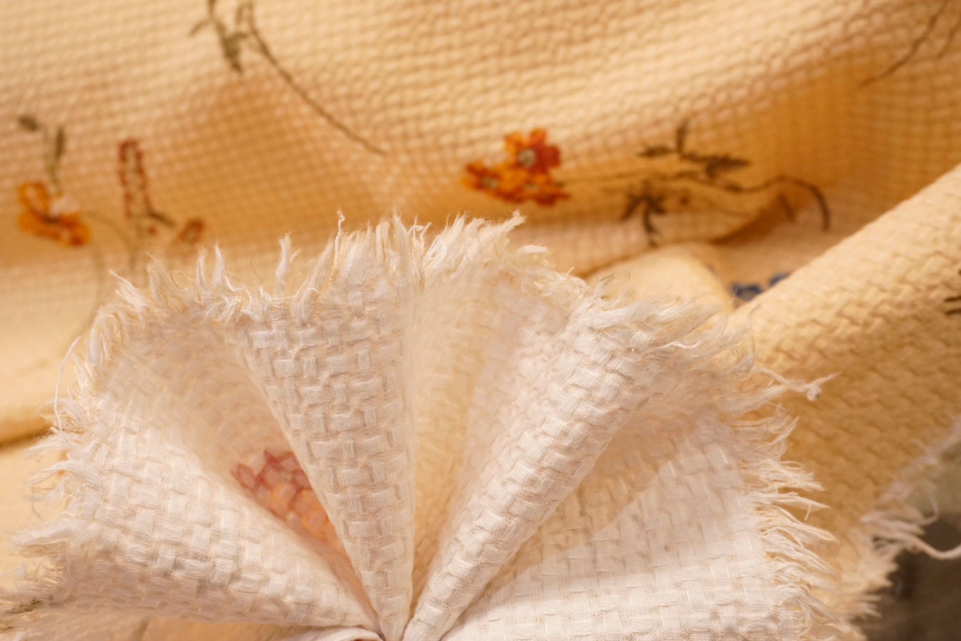 Sommerliche Kostümware mit Struktur