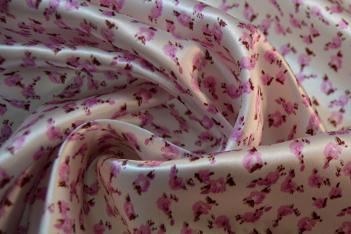 Satin - kleine Röschen auf weiß