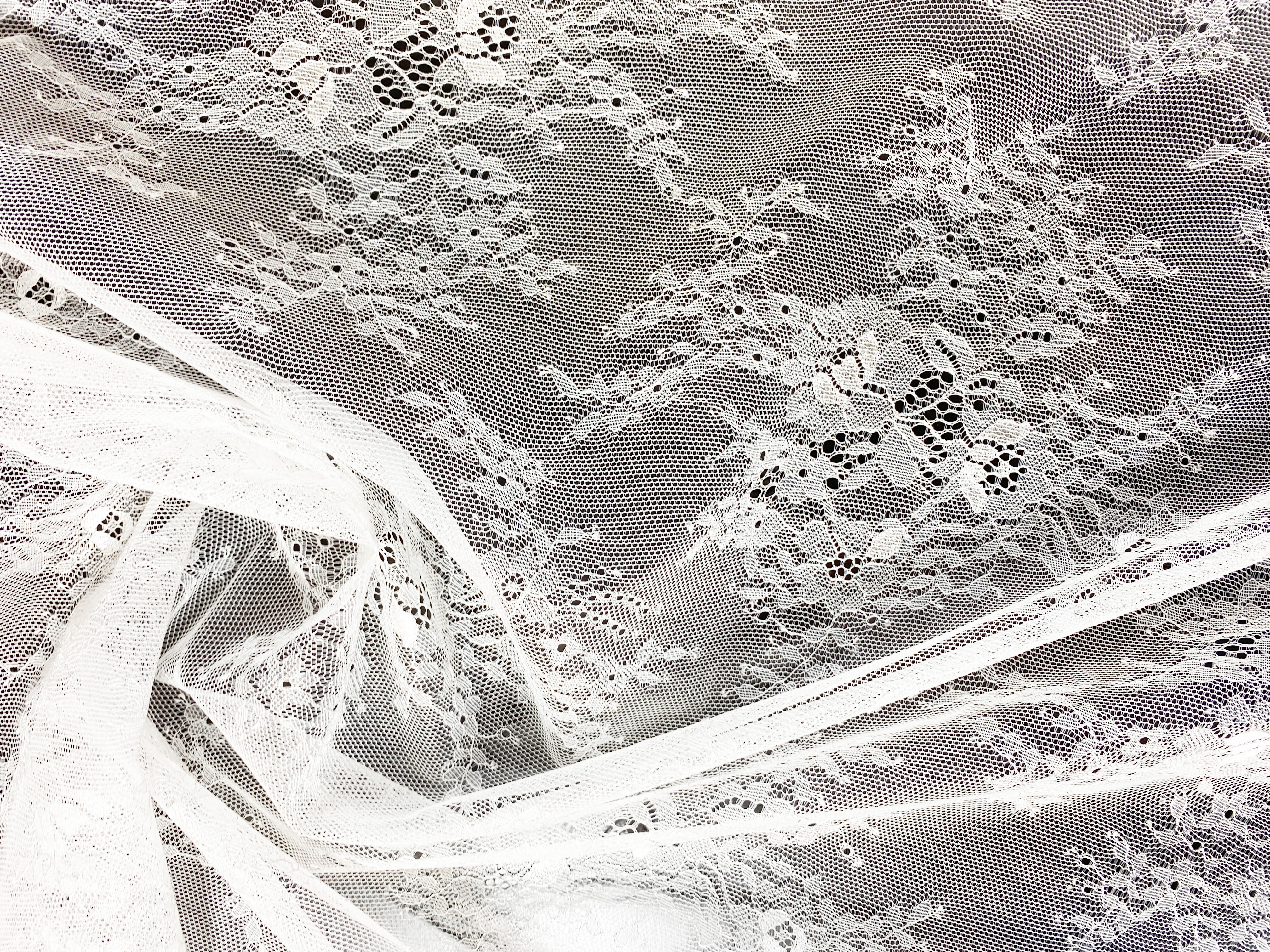 Chantillyspitze mit Silberglitzer