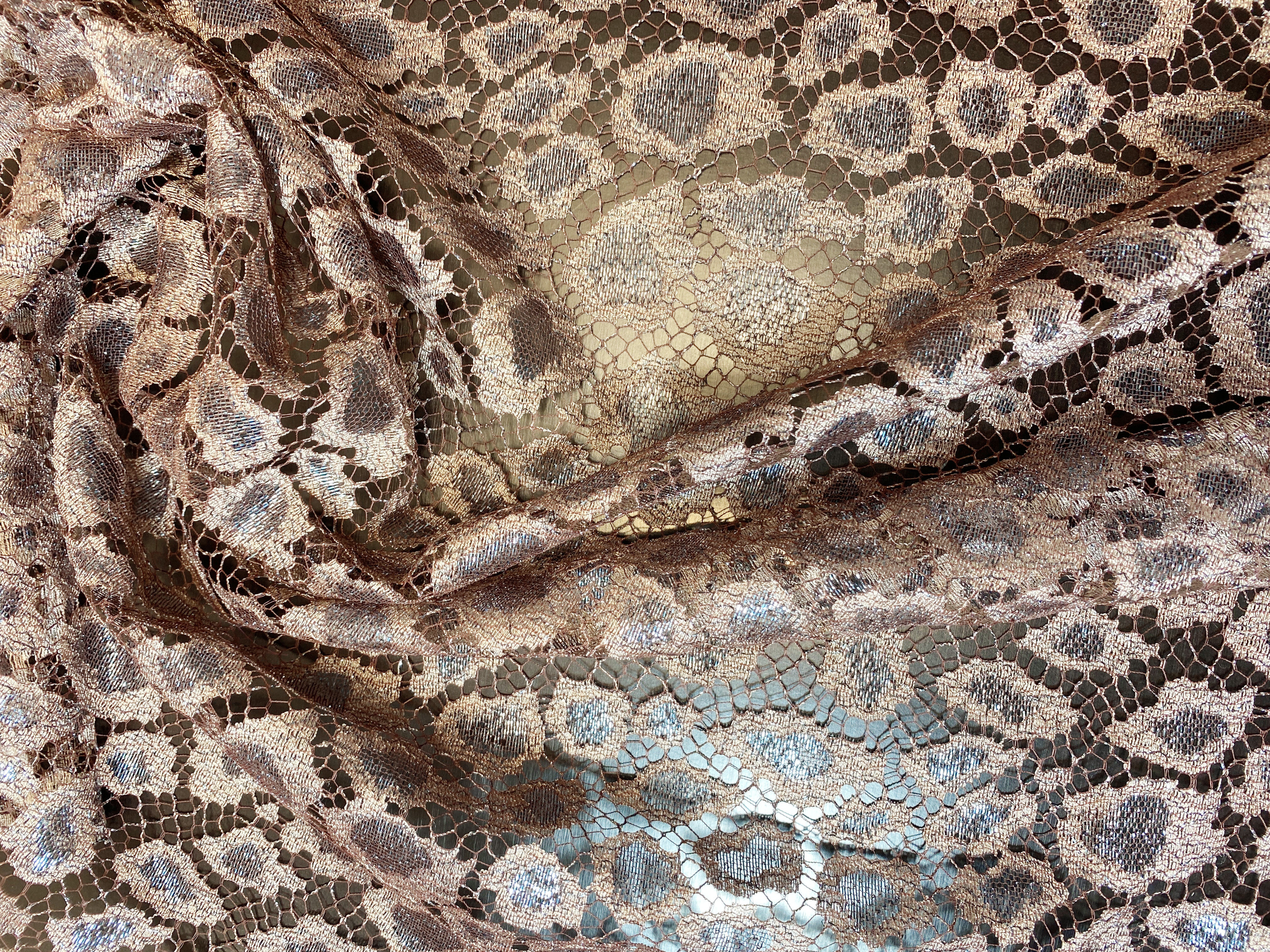 Spitze mit metallic Leomuster