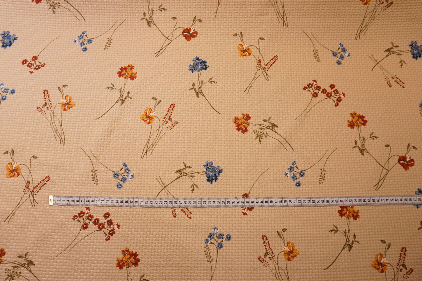 Sommerliche Kostümware mit Struktur