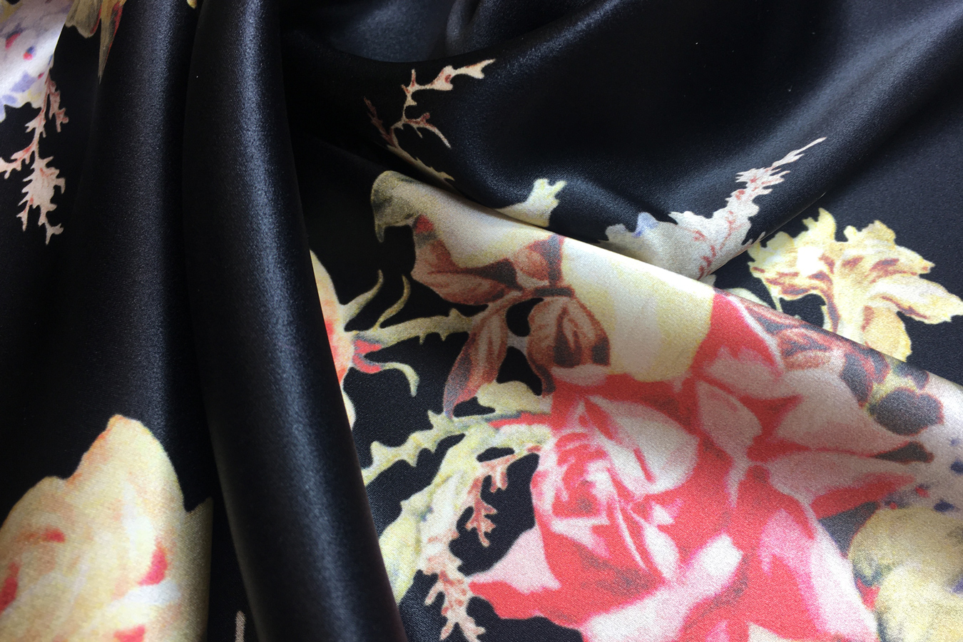 Seidensatin - Blumenbouquets