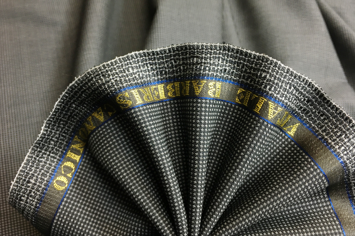 Schurwolle - Super 110S, schwarzgrau