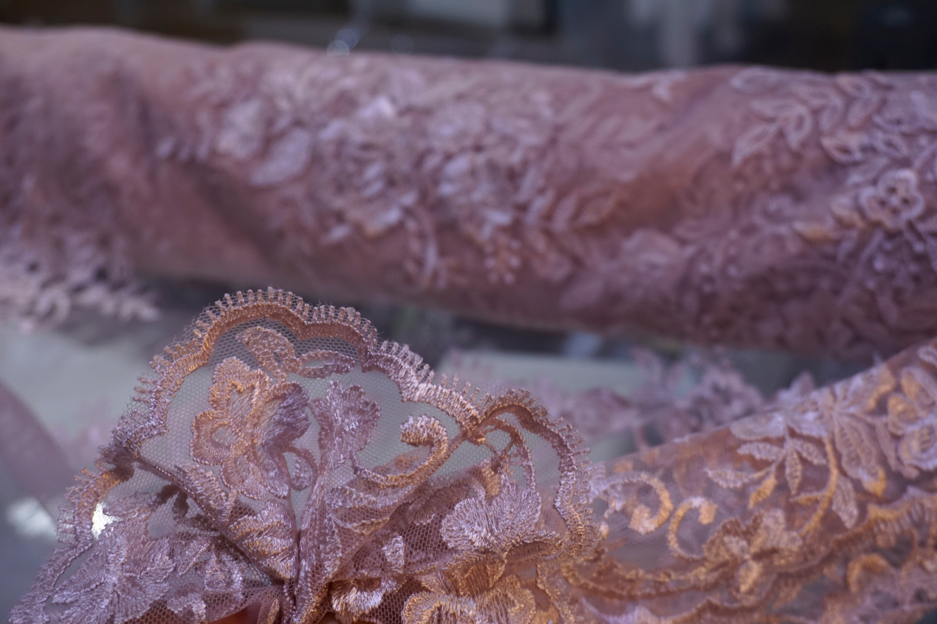 florale Spitze - zart rose