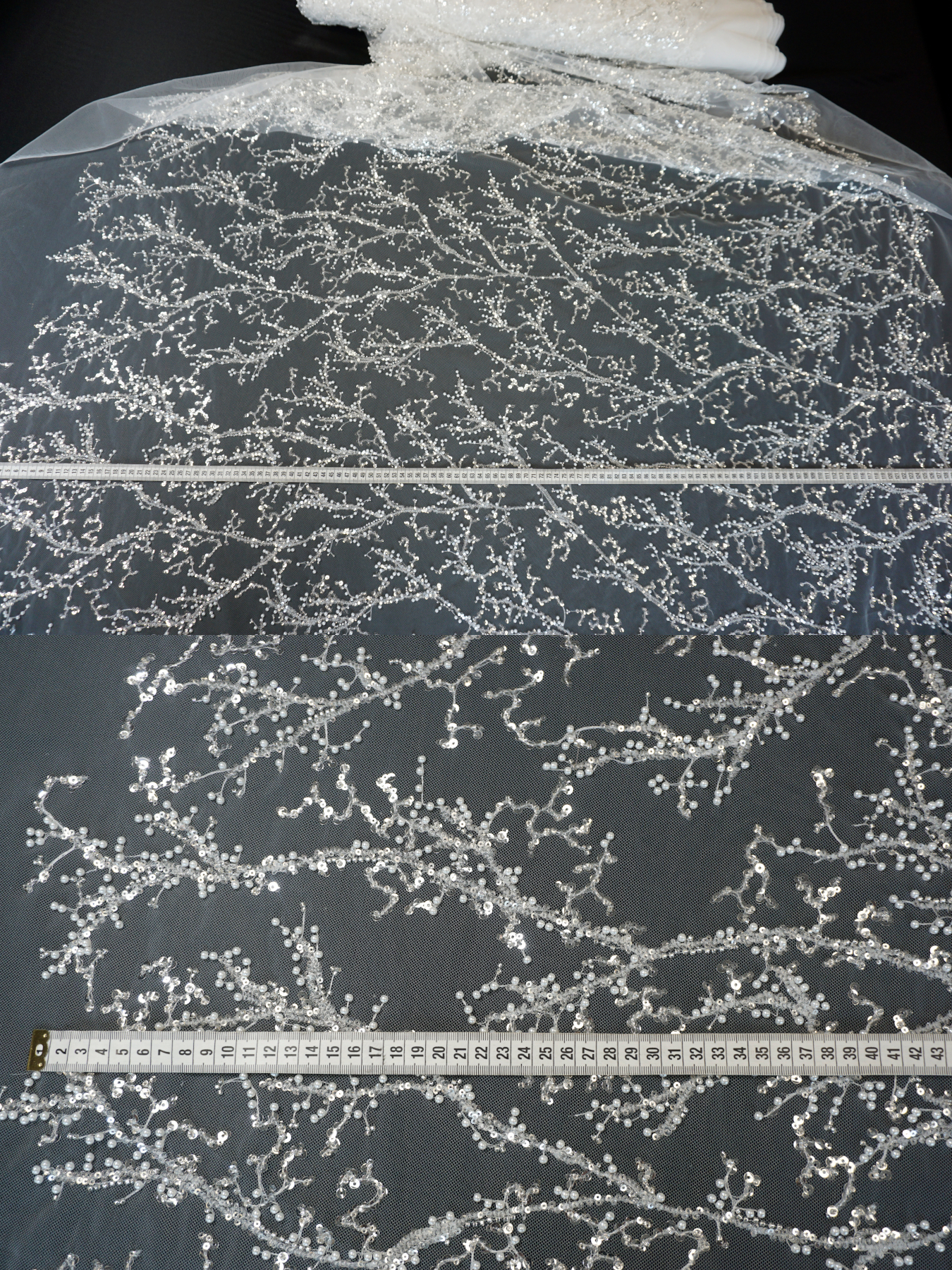 Bestickte Spitze - weiß