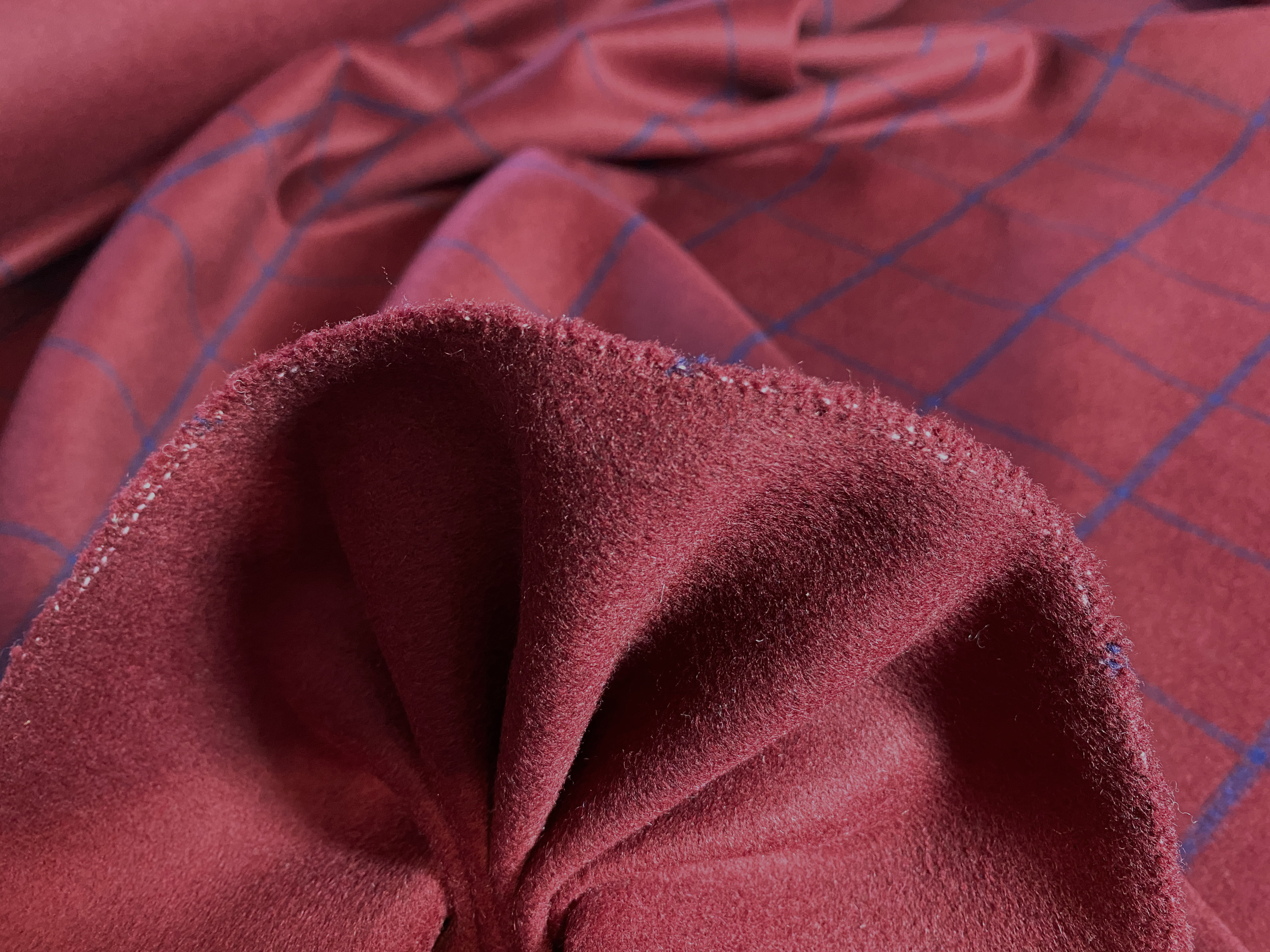 Mantelware dunkelrot mit Karo