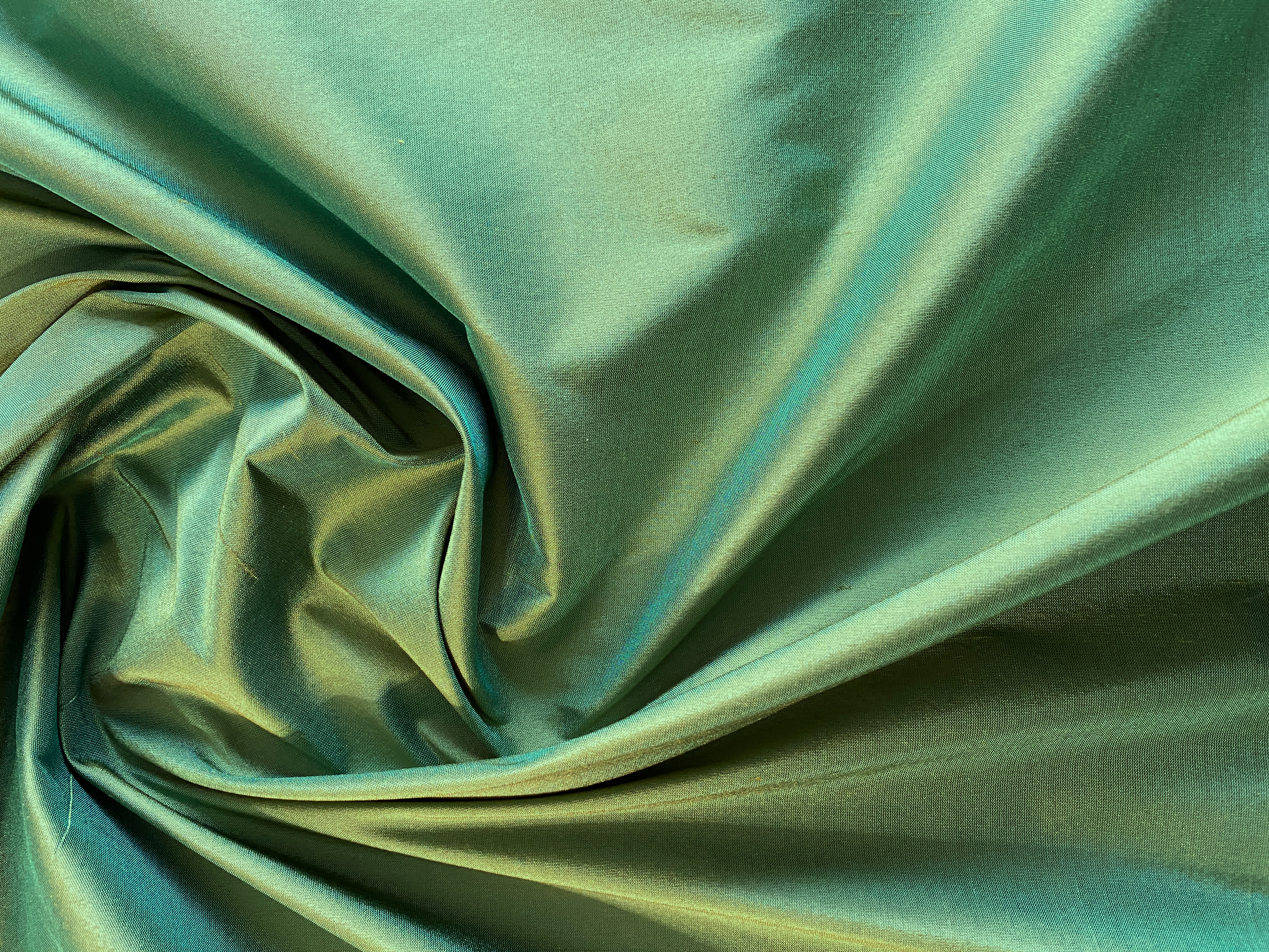 Dupion grün changierend