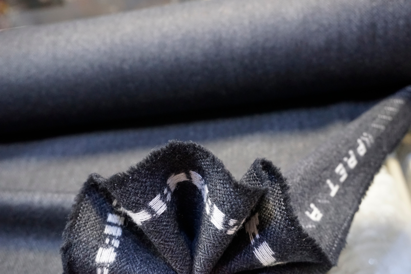 Schurwolle mit Kaschmir - Fischgrät