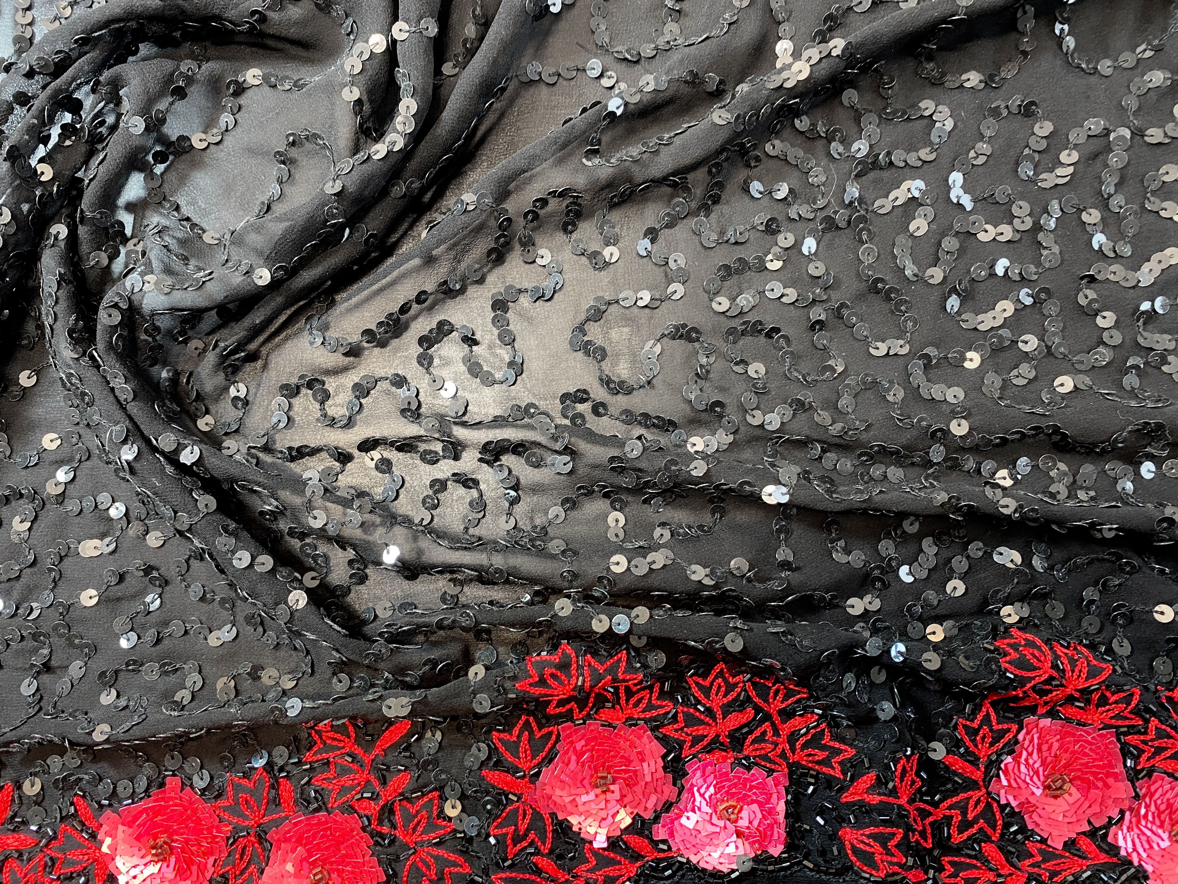 Paillettenstickerei auf Chiffon