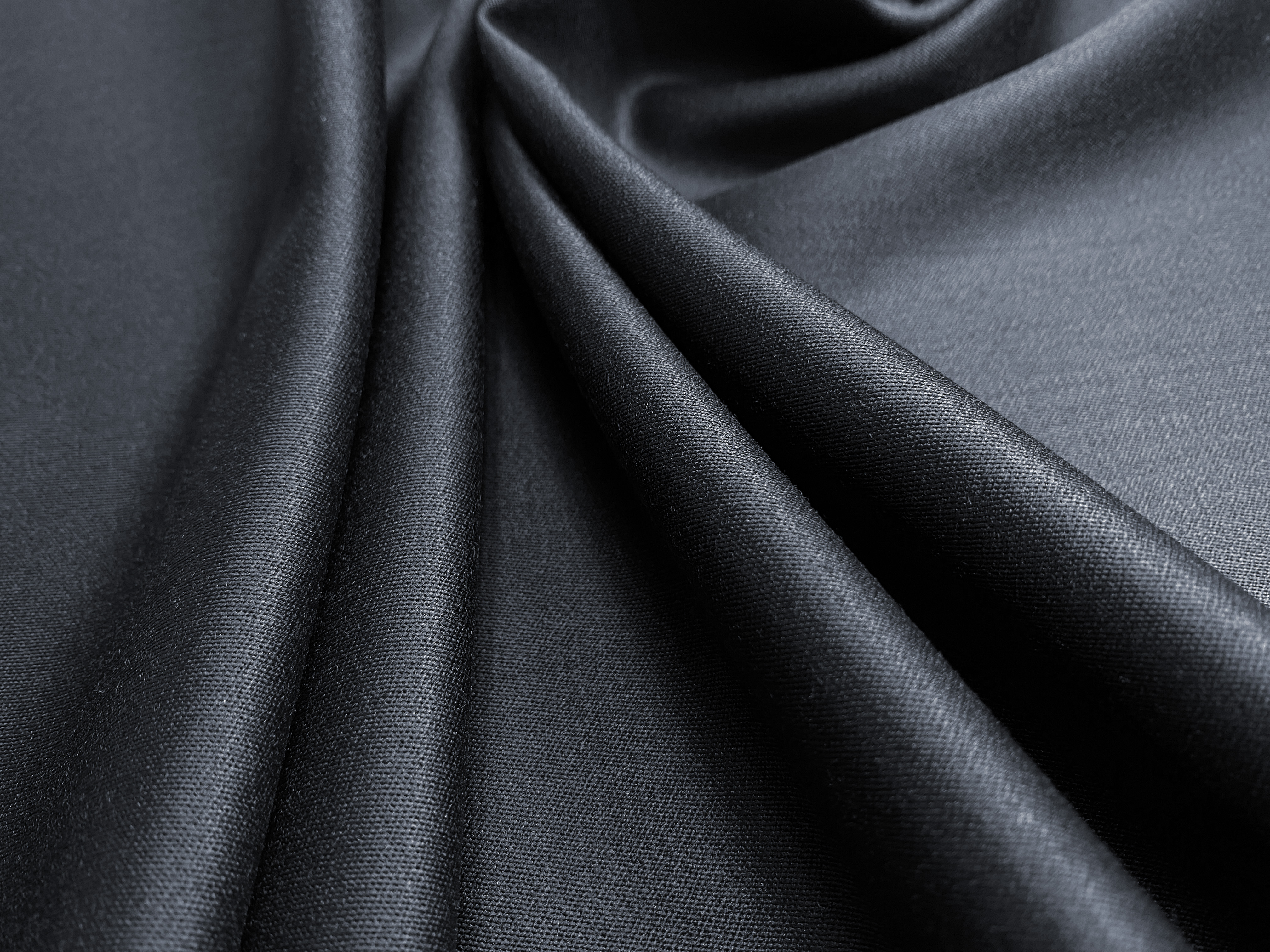 Schurwollsatin schwarz