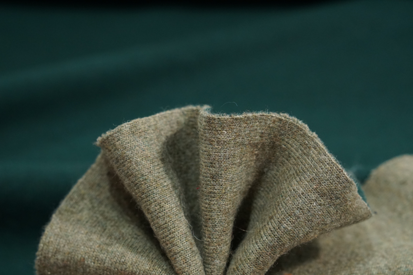 Romanitstrickstoff - smaragdgrün/schilf