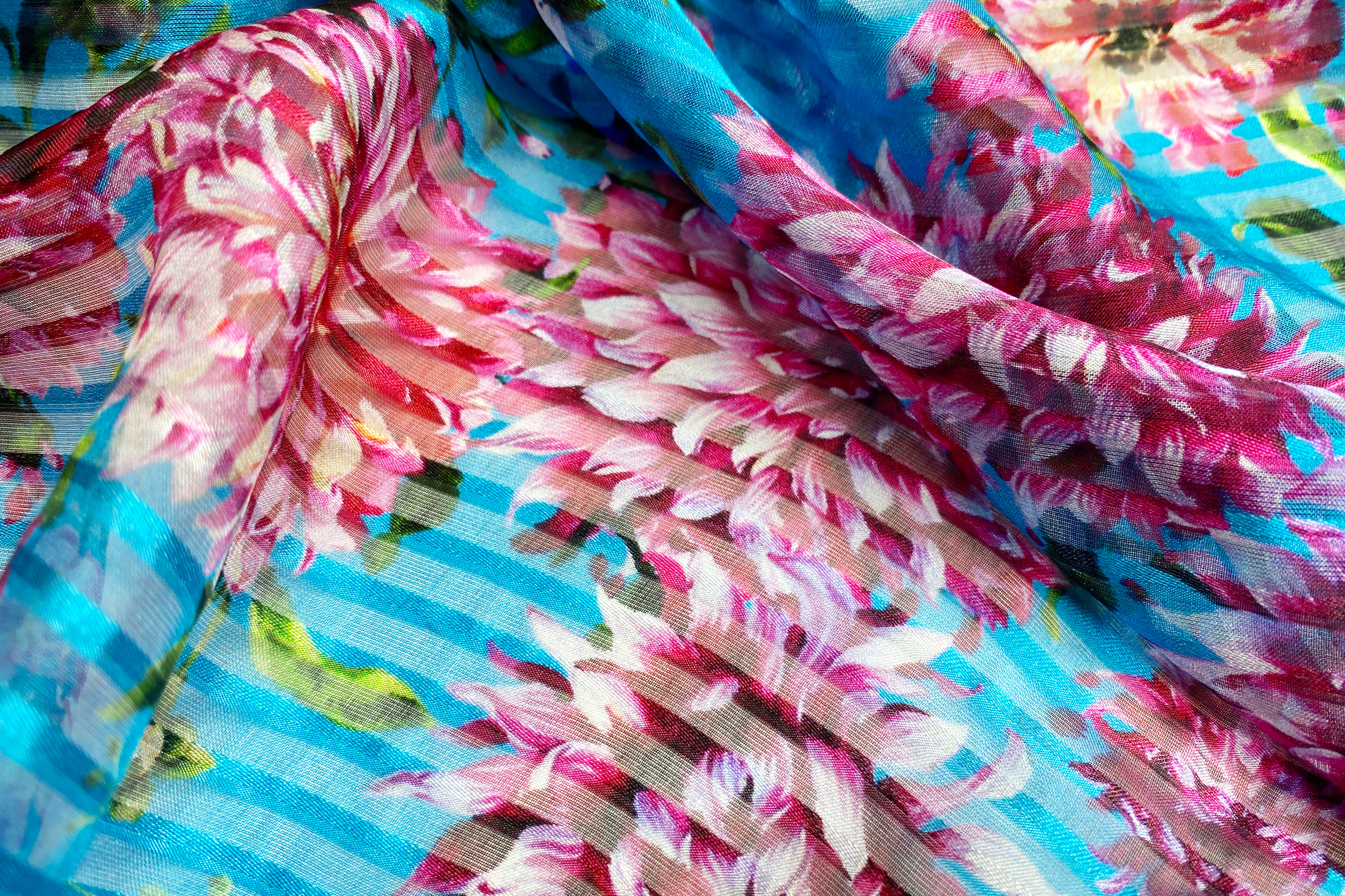 Bedruckter Chiffon mit Satinstreifen