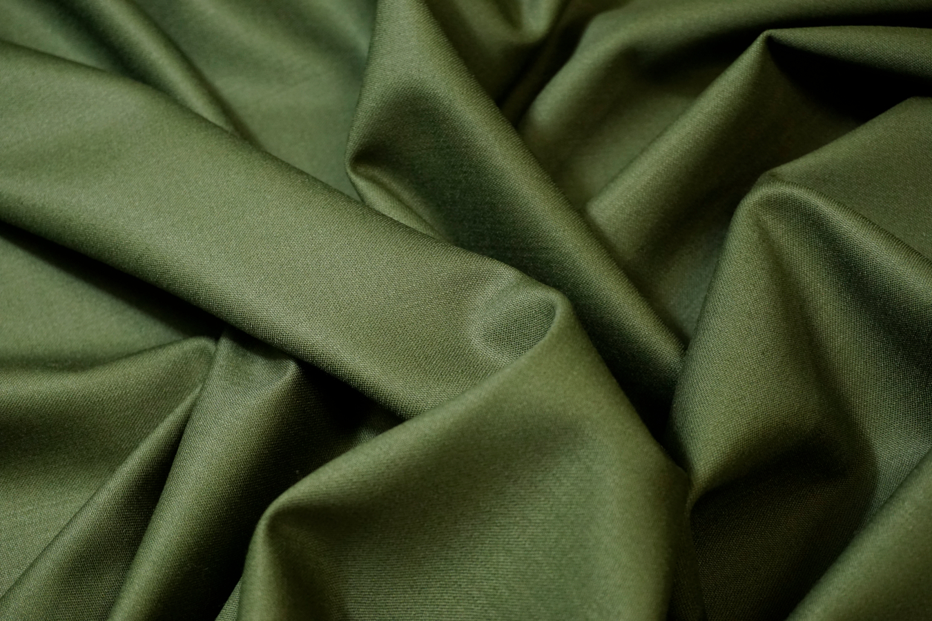 Satinierter Schurwollstretch - oliv