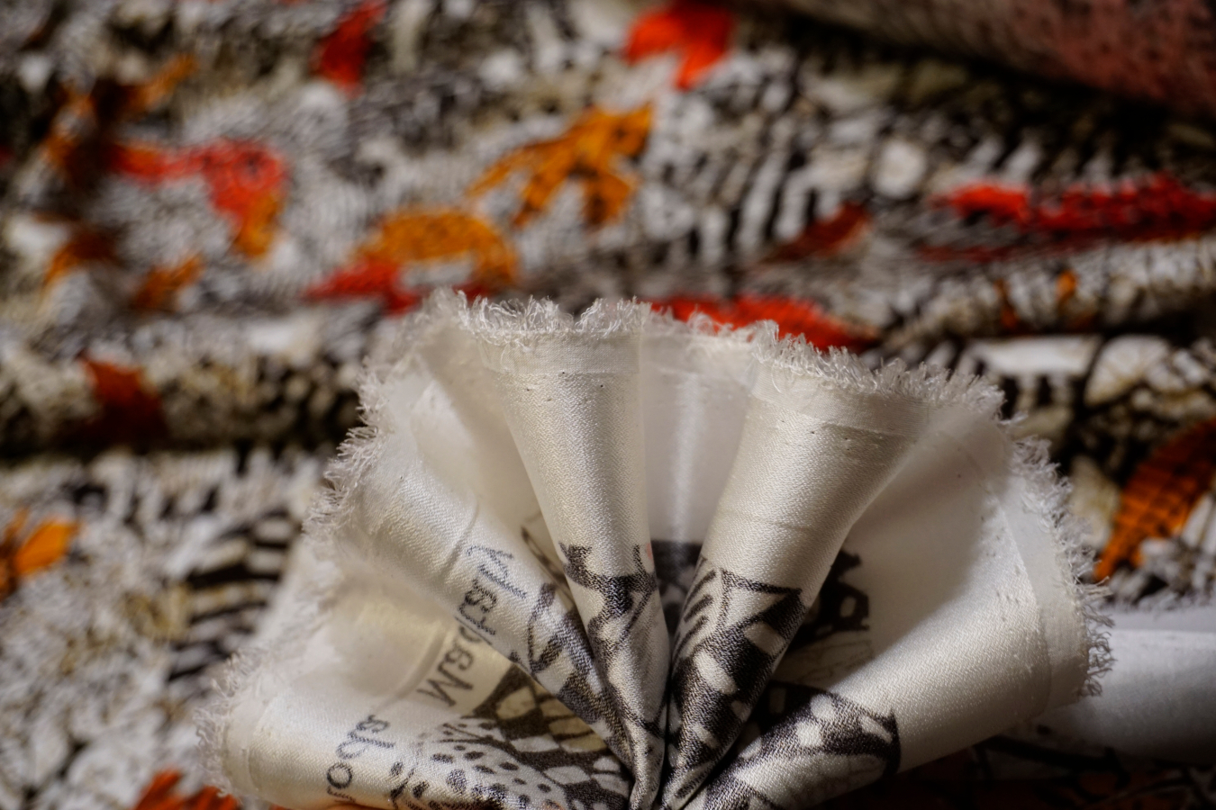 Seidenstretch - exotische Blätter