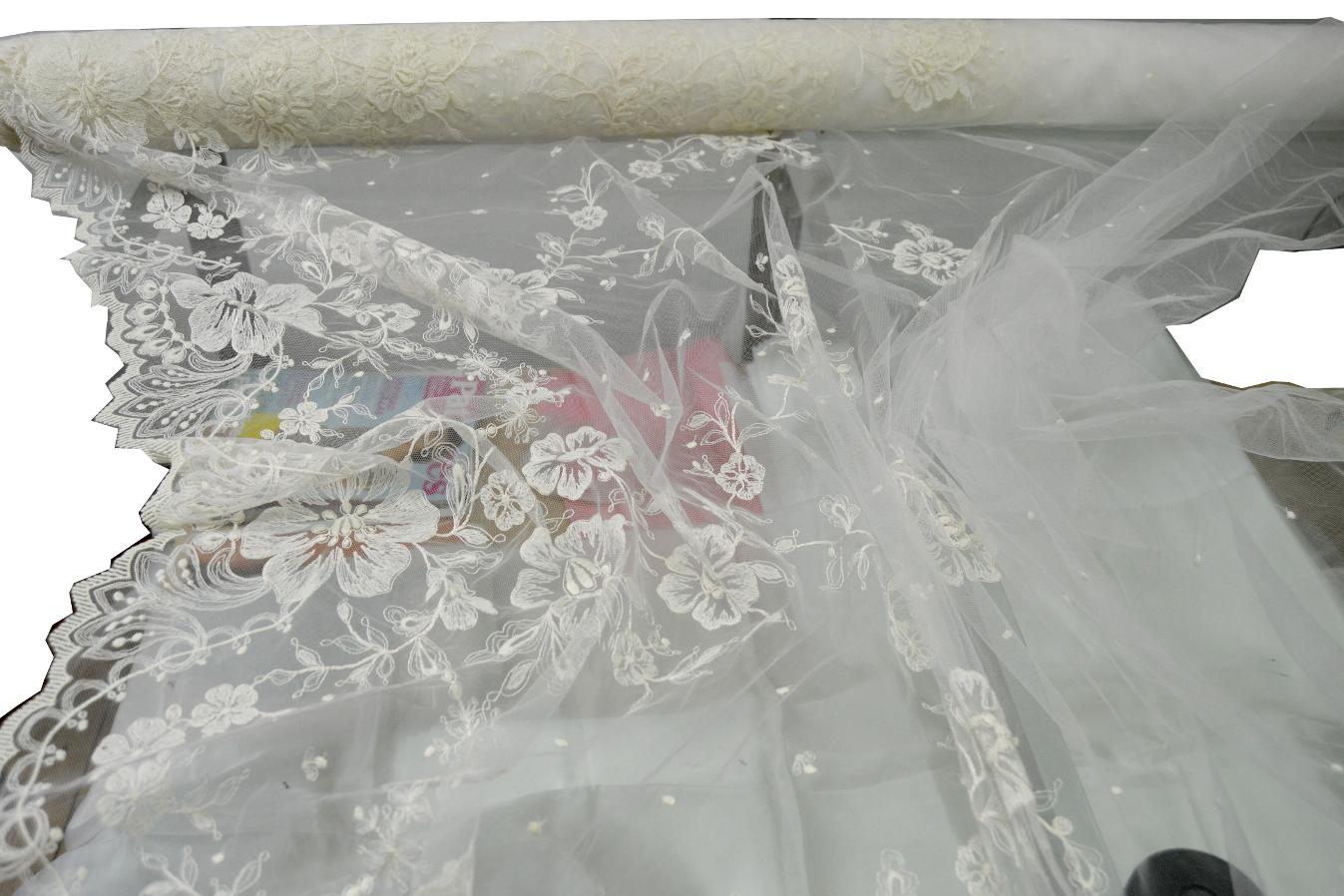 Französische Spitze - Blüten, elfenbein