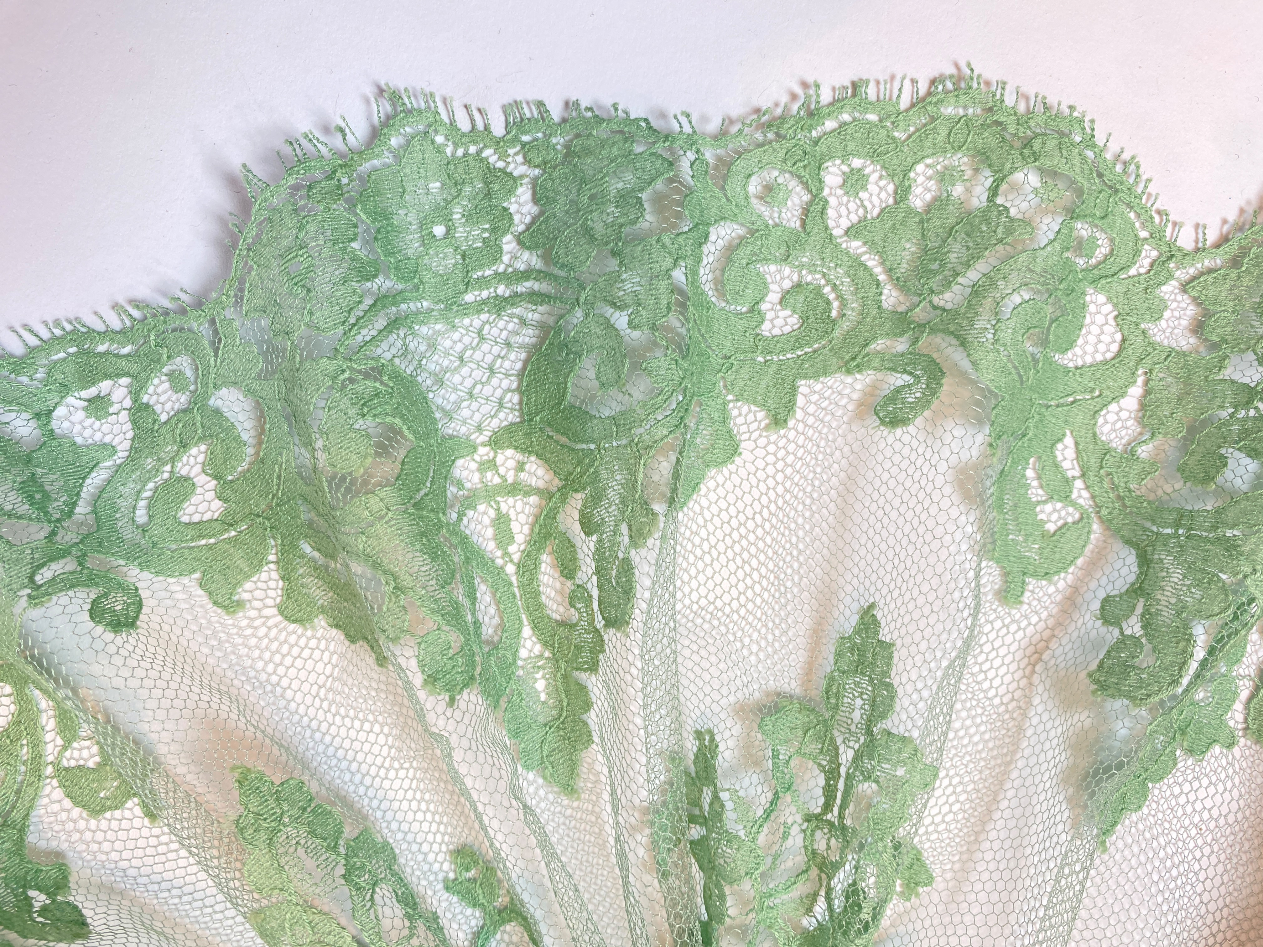 Tüllspitze jadegrün