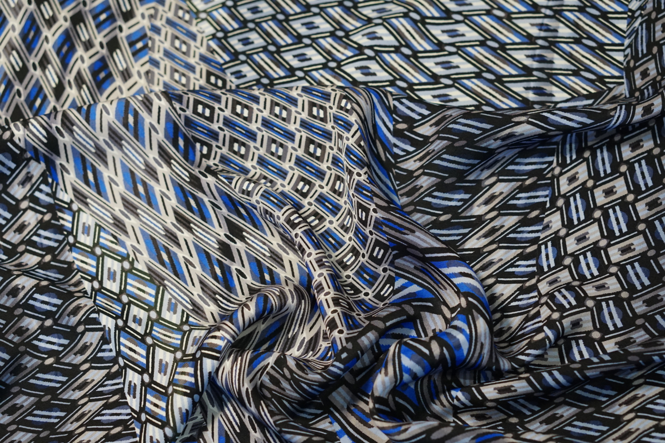 Satin - geometrisches Rautenmotiv