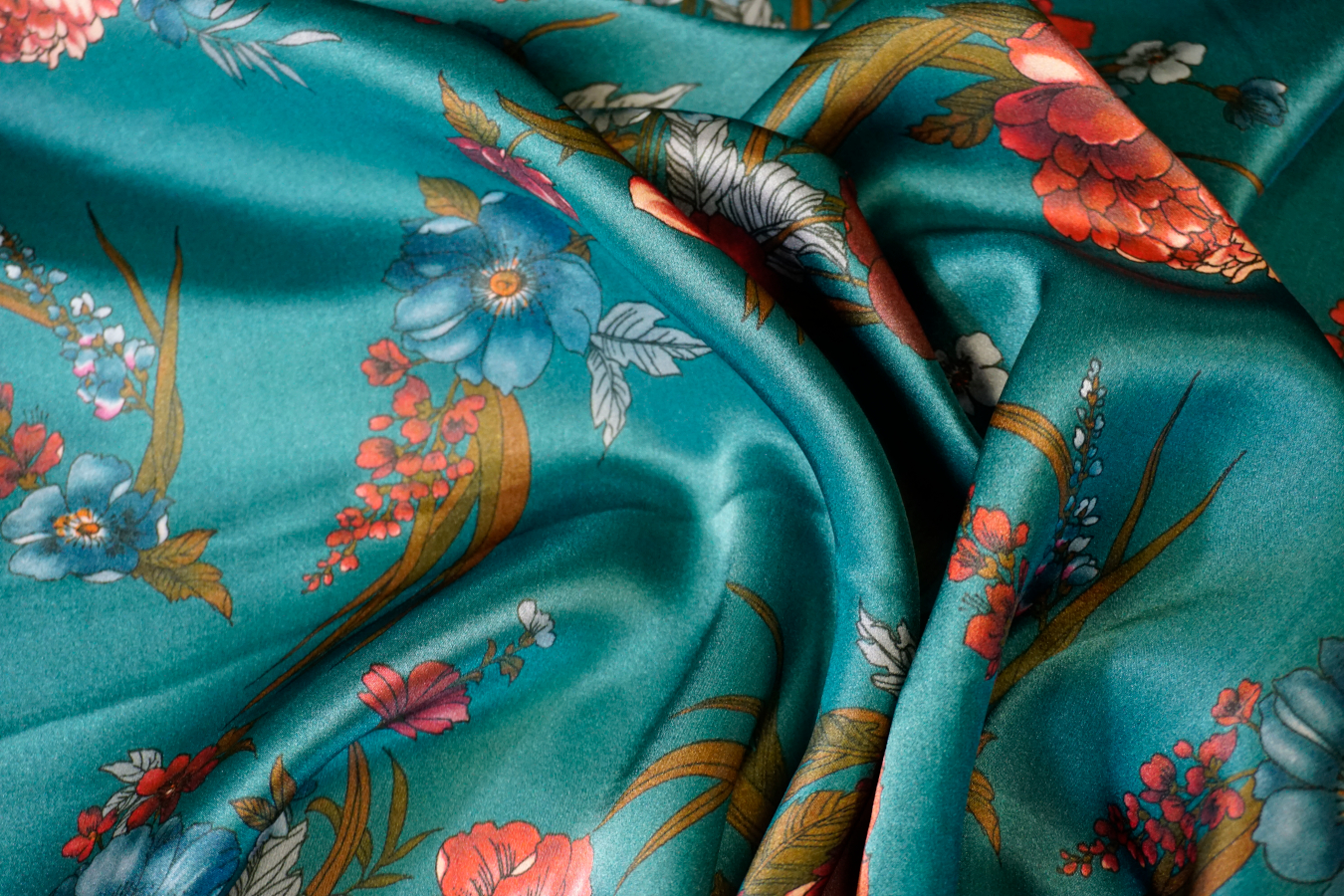 Seidensatin - rote Blüten auf petrol