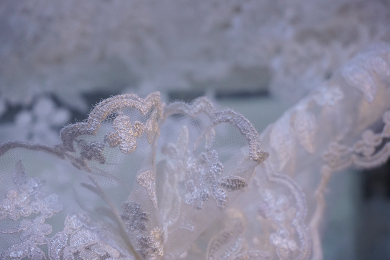 Florale Gimpenspitze - weiß