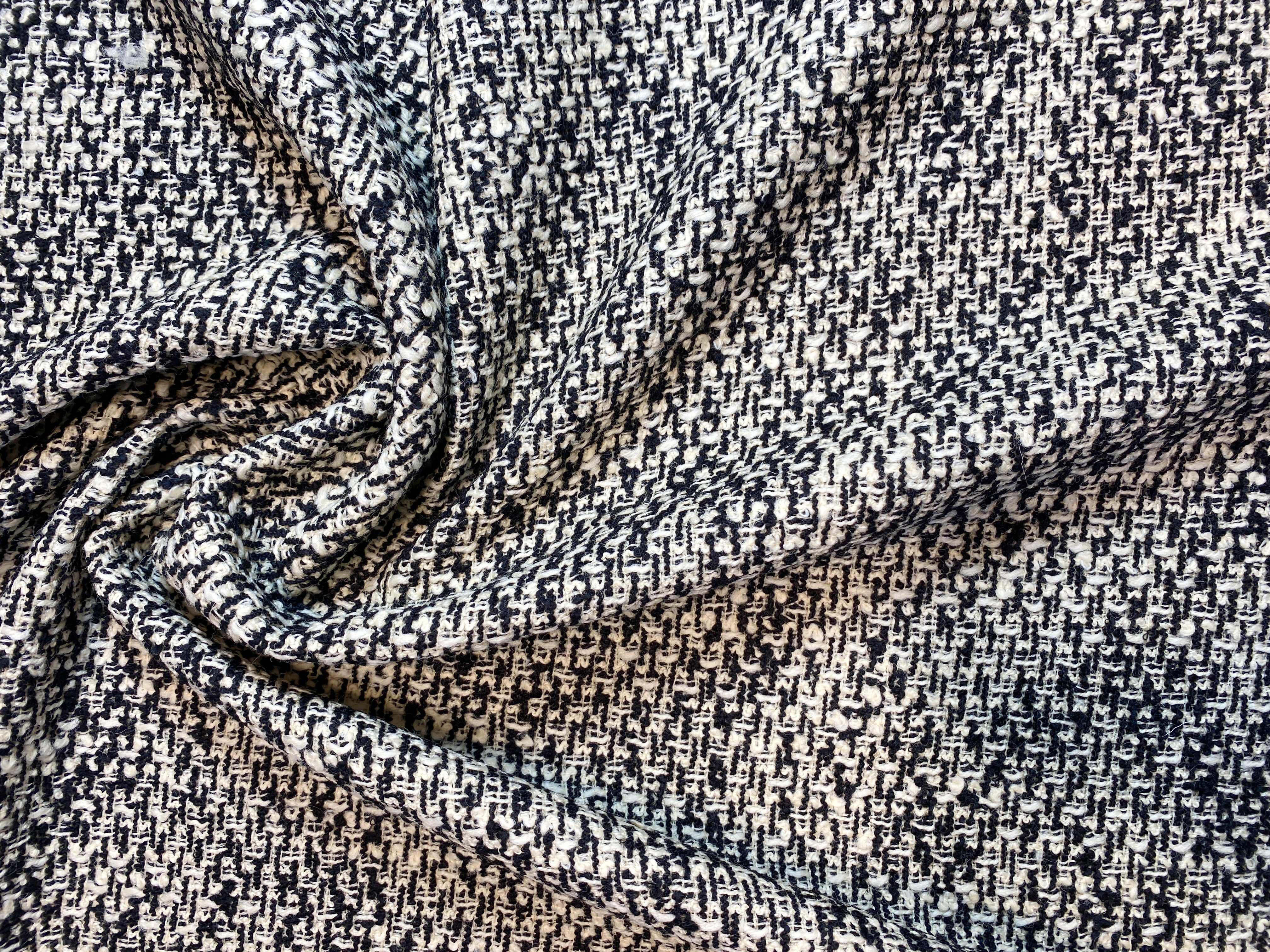 Bouclé schwarz-creme