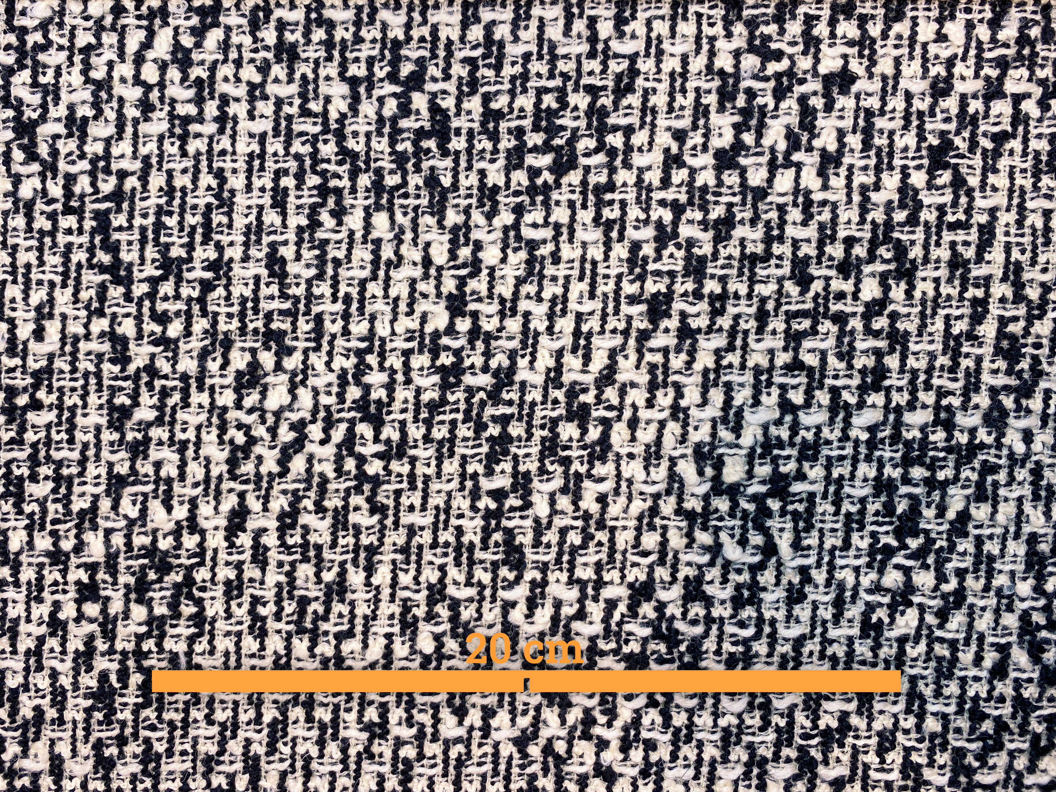 Bouclé schwarz-creme