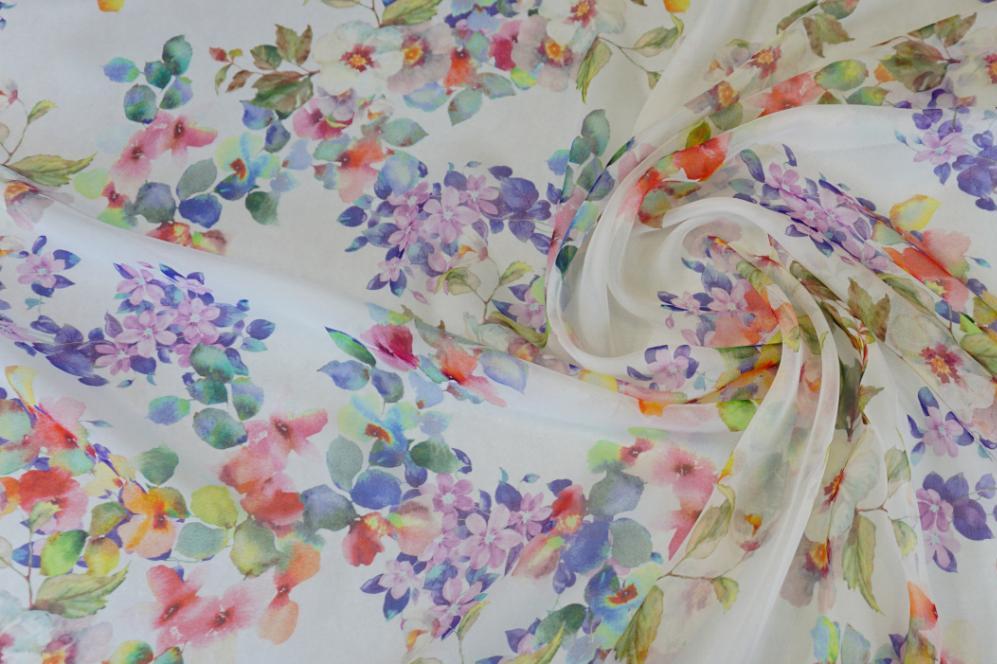 Seidenchiffon - Blüten auf weiß