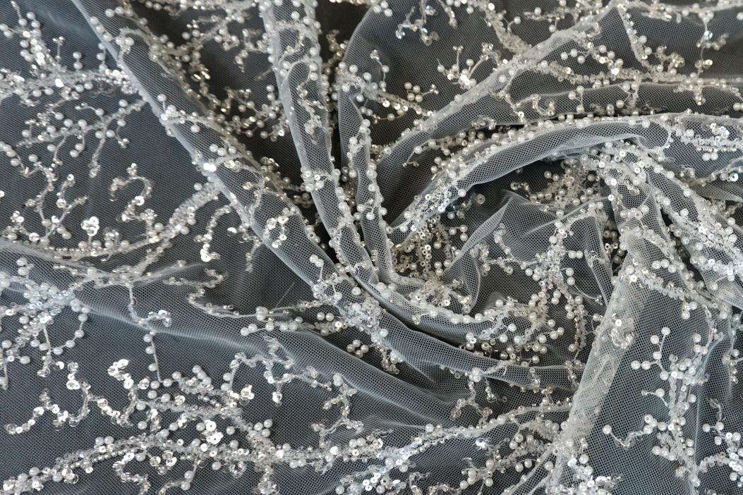 Bestickte Spitze - weiß