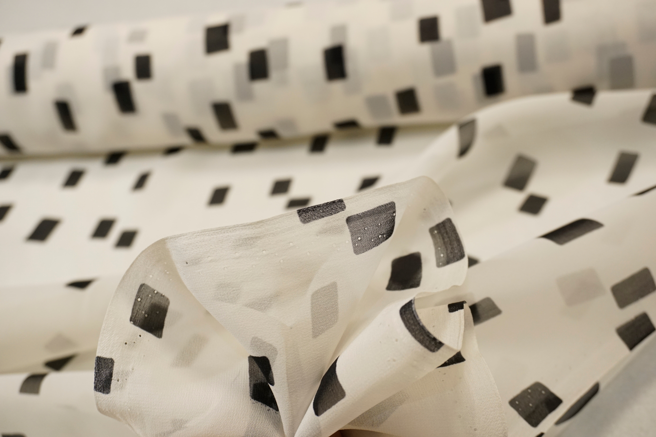 Chiffon - weiß mit schwarz