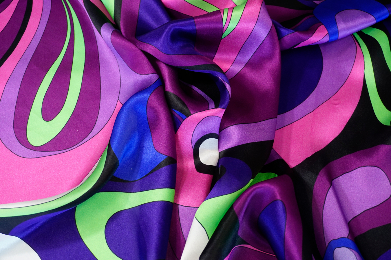 Seidensatin - 70er-Blumen, lila