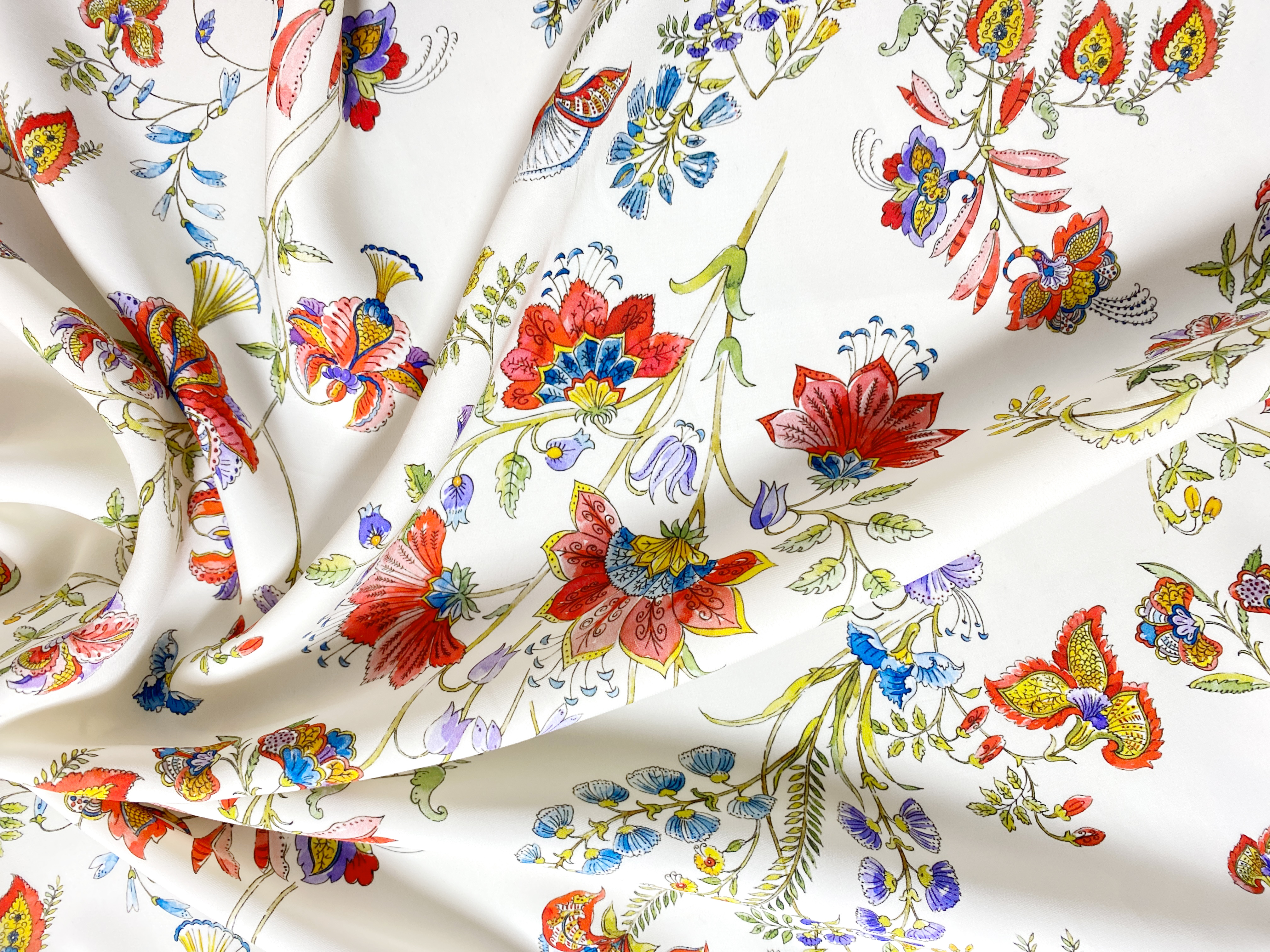 Kleiderware Fanatsieblumen auf ecru