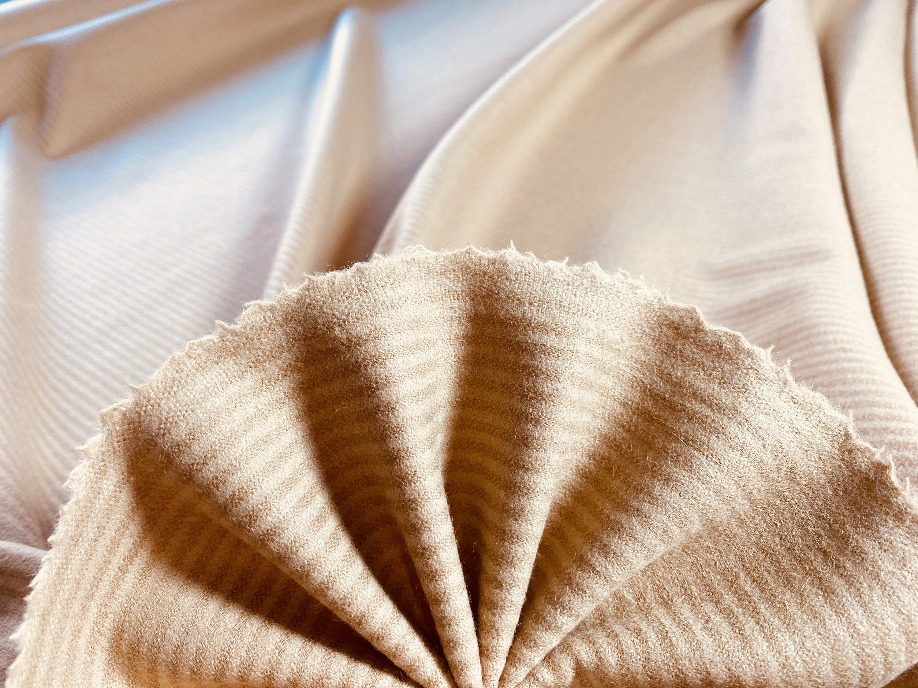 Ottoman mit Angora - beige