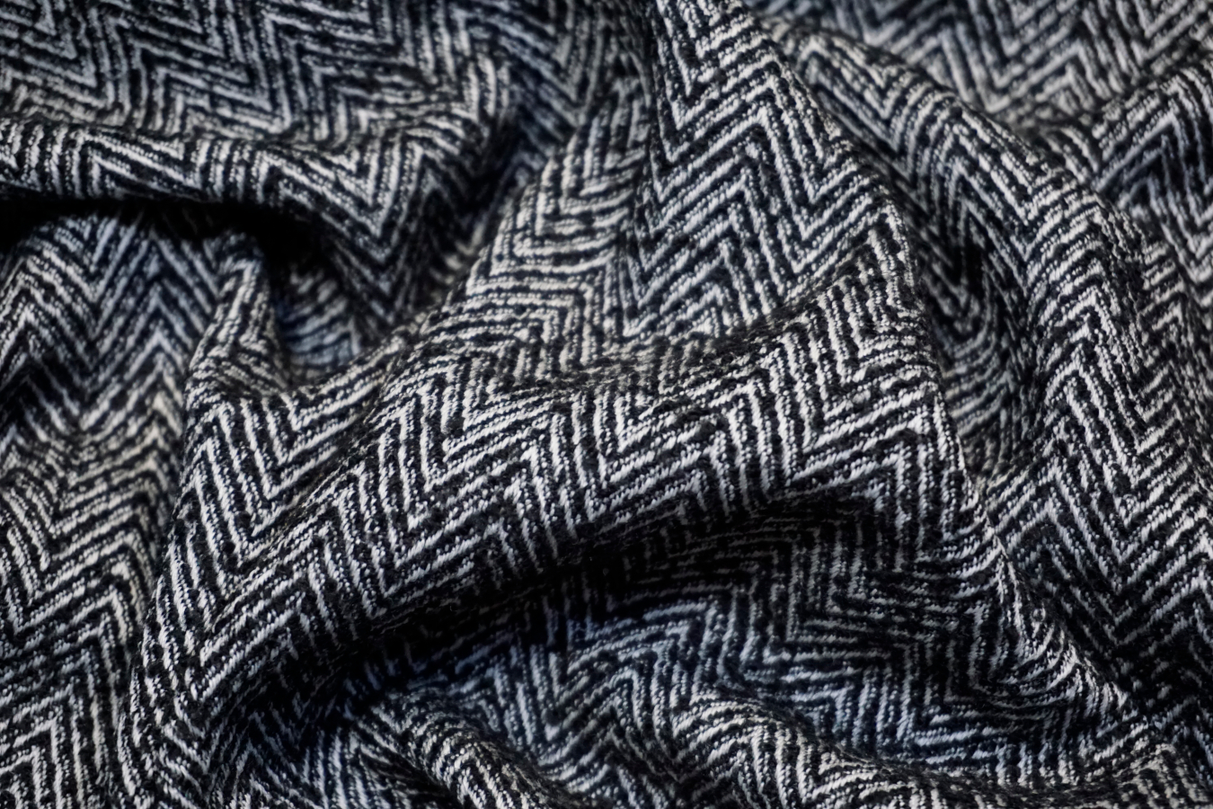 Schurwolle - Fischgrat schwarz/weiß
