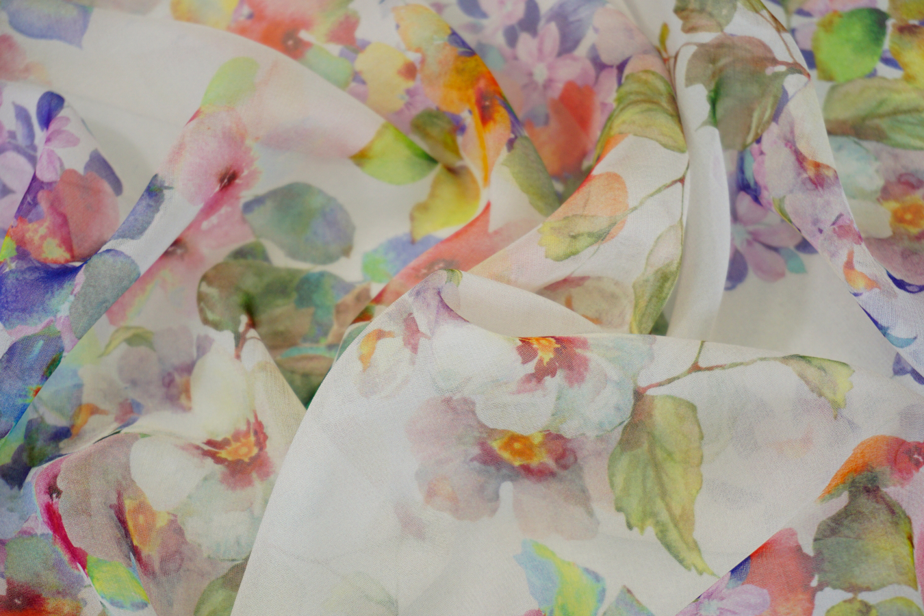 Seidenchiffon - Blüten auf weiß