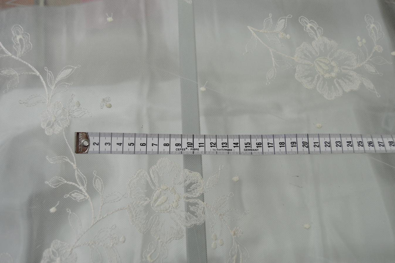 Französische Spitze - Blüten, elfenbein