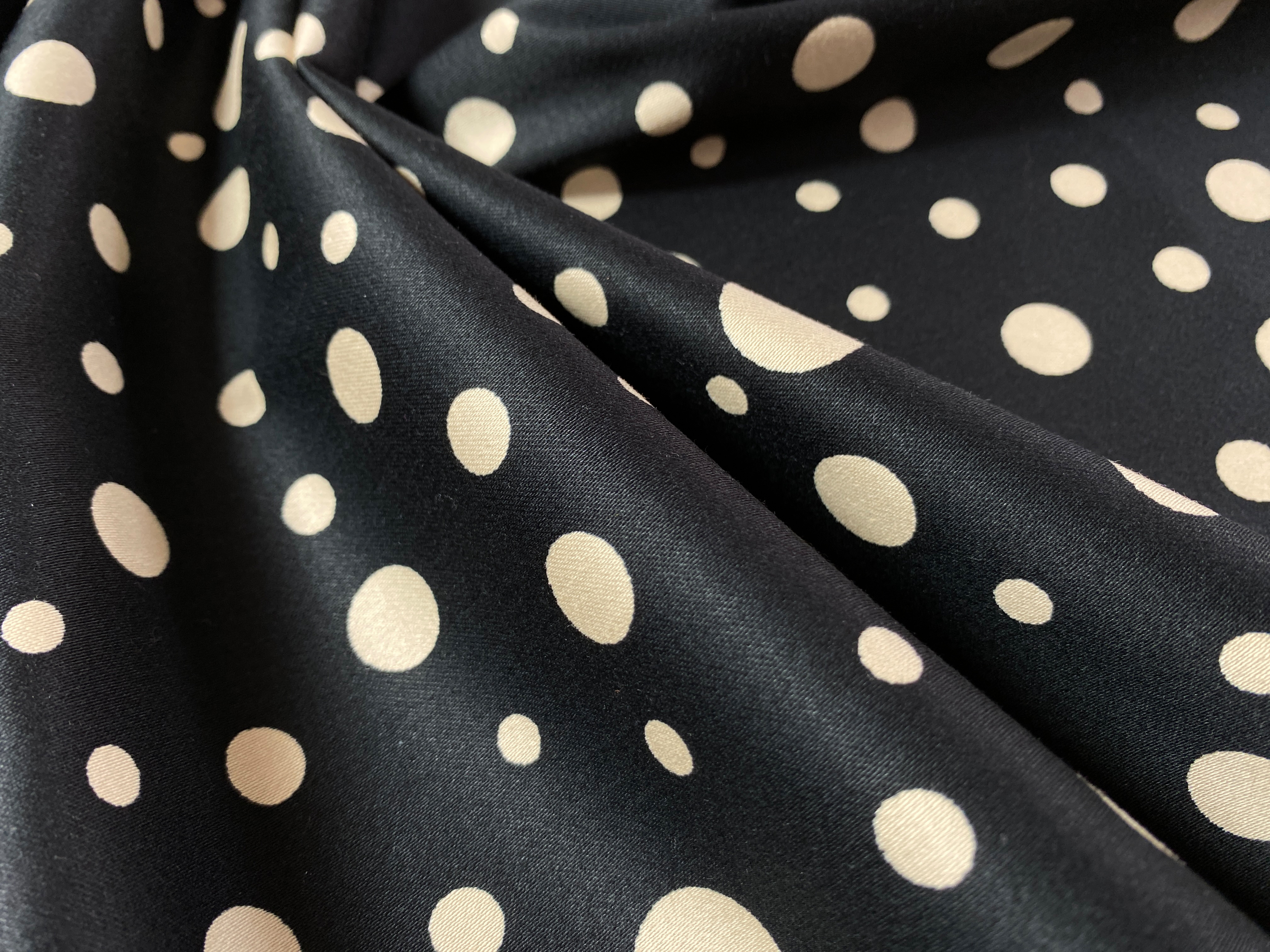 Baumwollsatin schwarz-beige