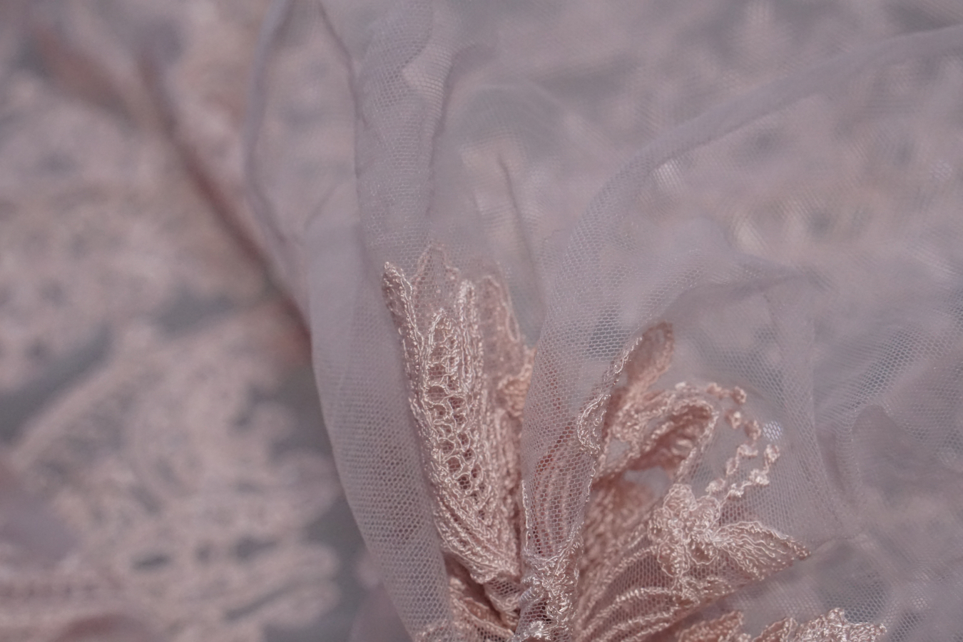 Bestickte Spitze - puder rosa