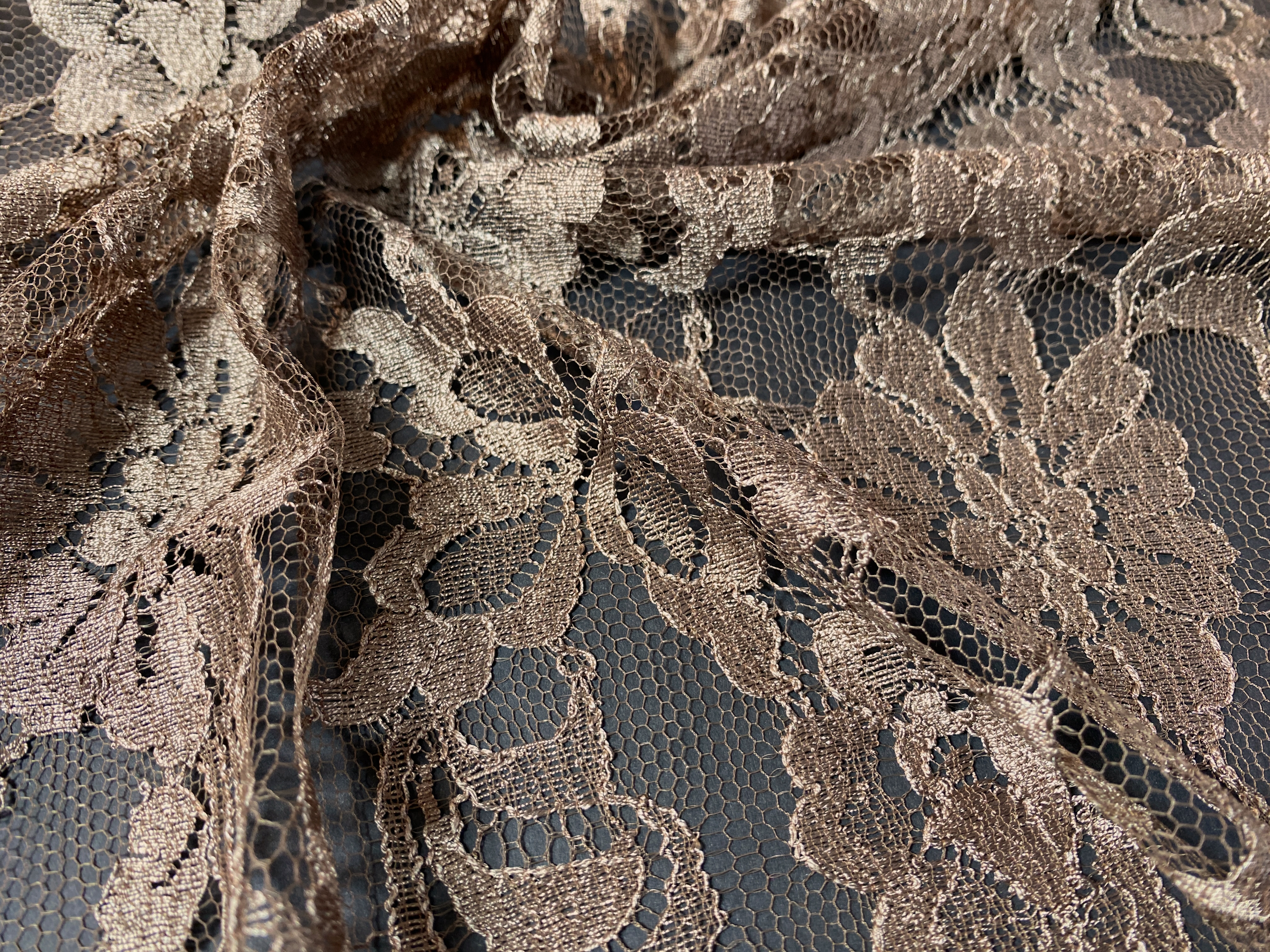 feine Tüllspitze braun