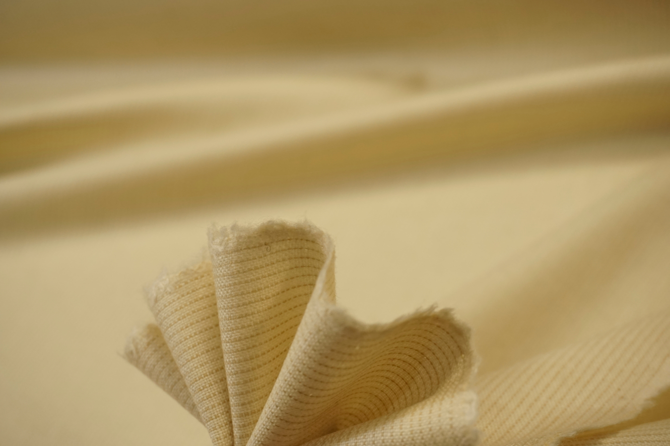 Kaschmir - hellgelb mit Nadelstreifen