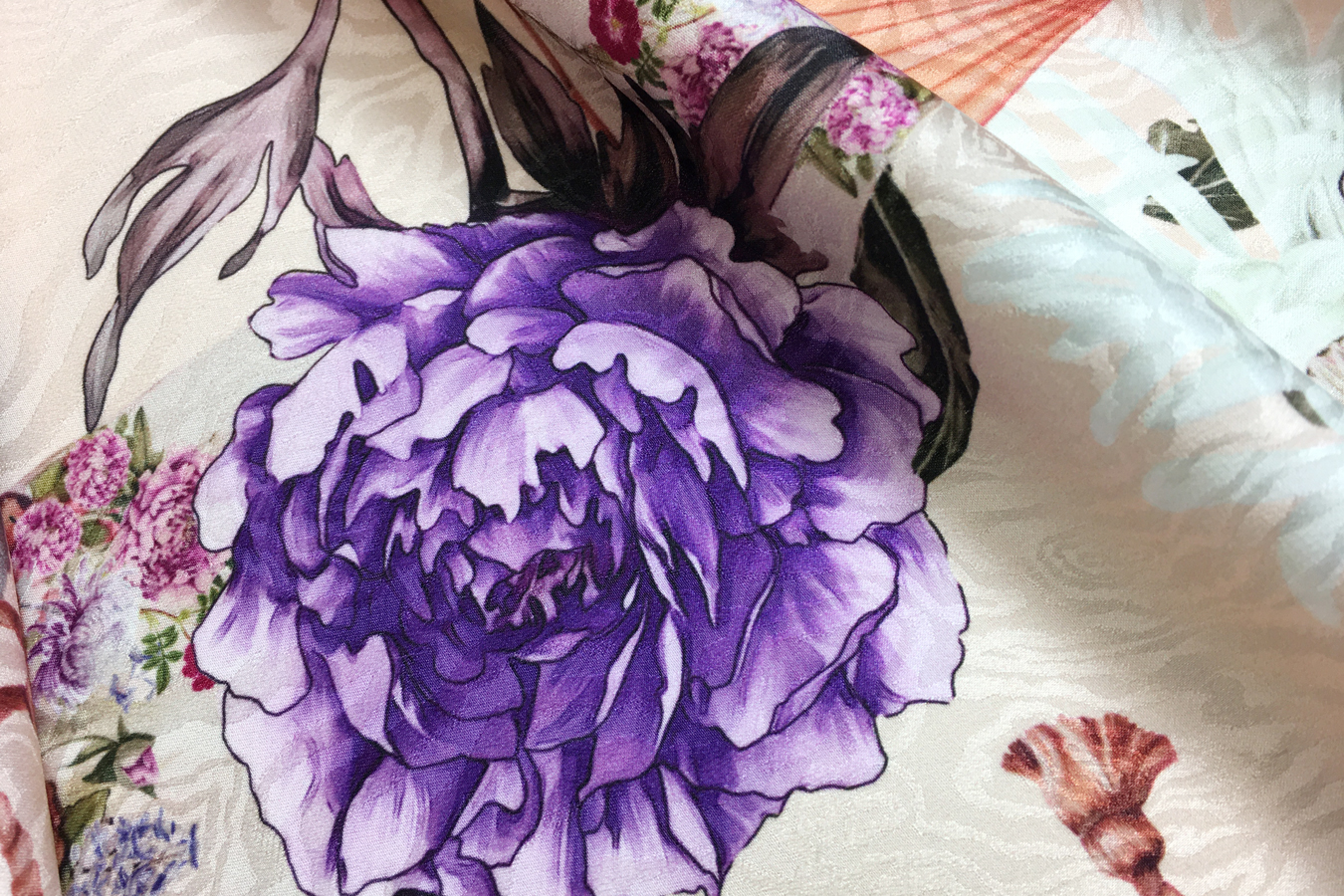 Seidenjacquard - Fächer auf apricot