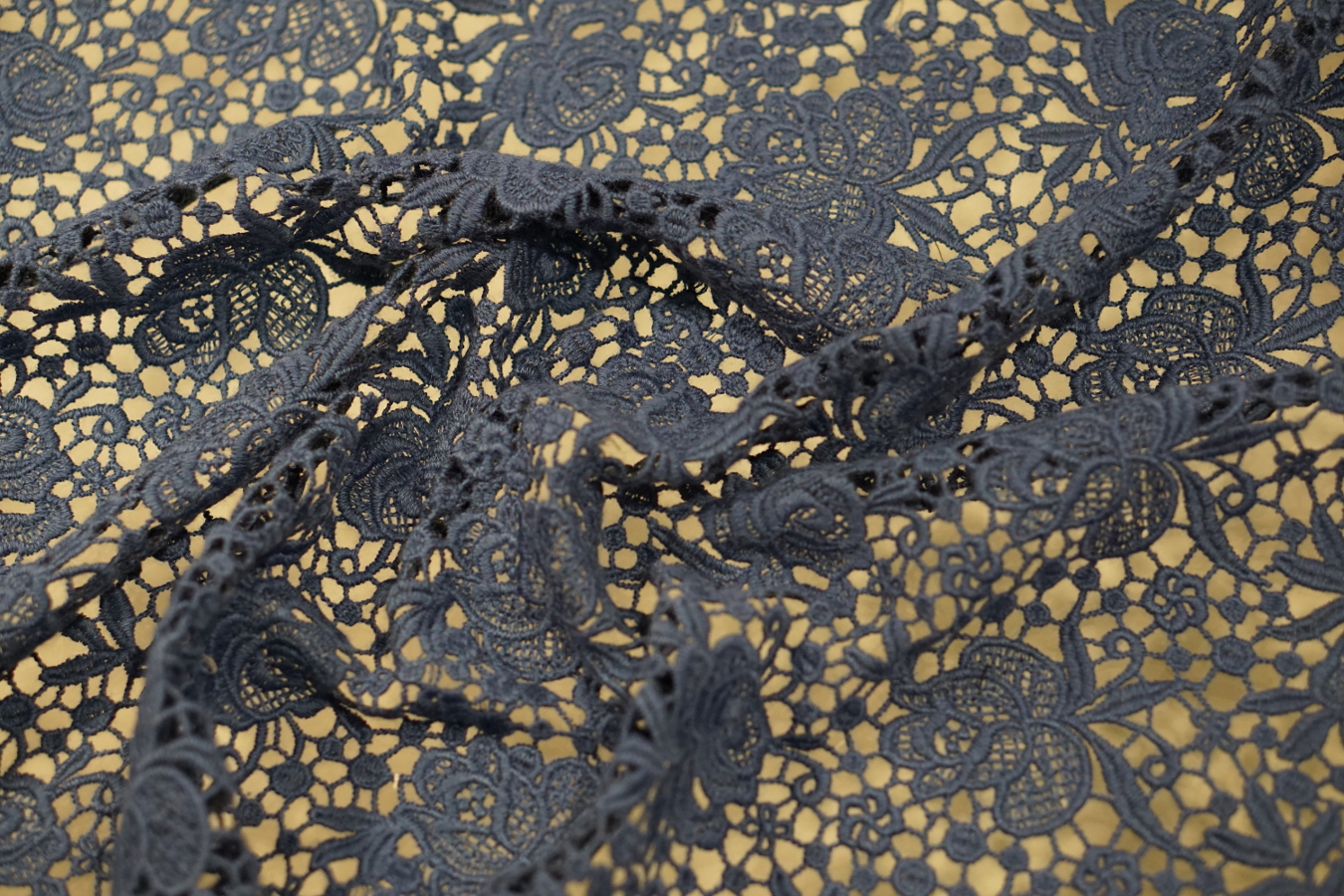 Schurwolle - Spachtelspitze