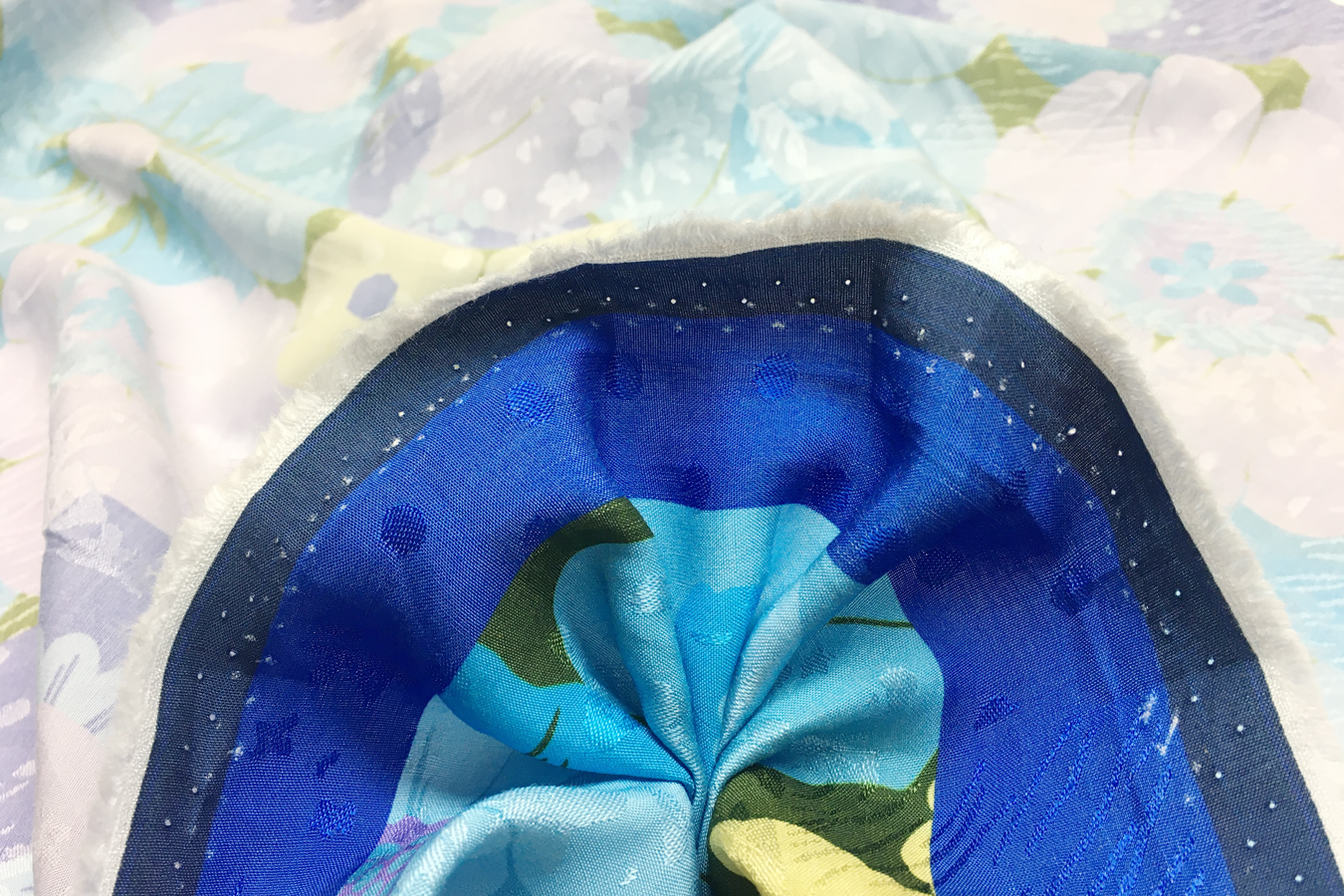 Viskoserapport - große Blüten, blau